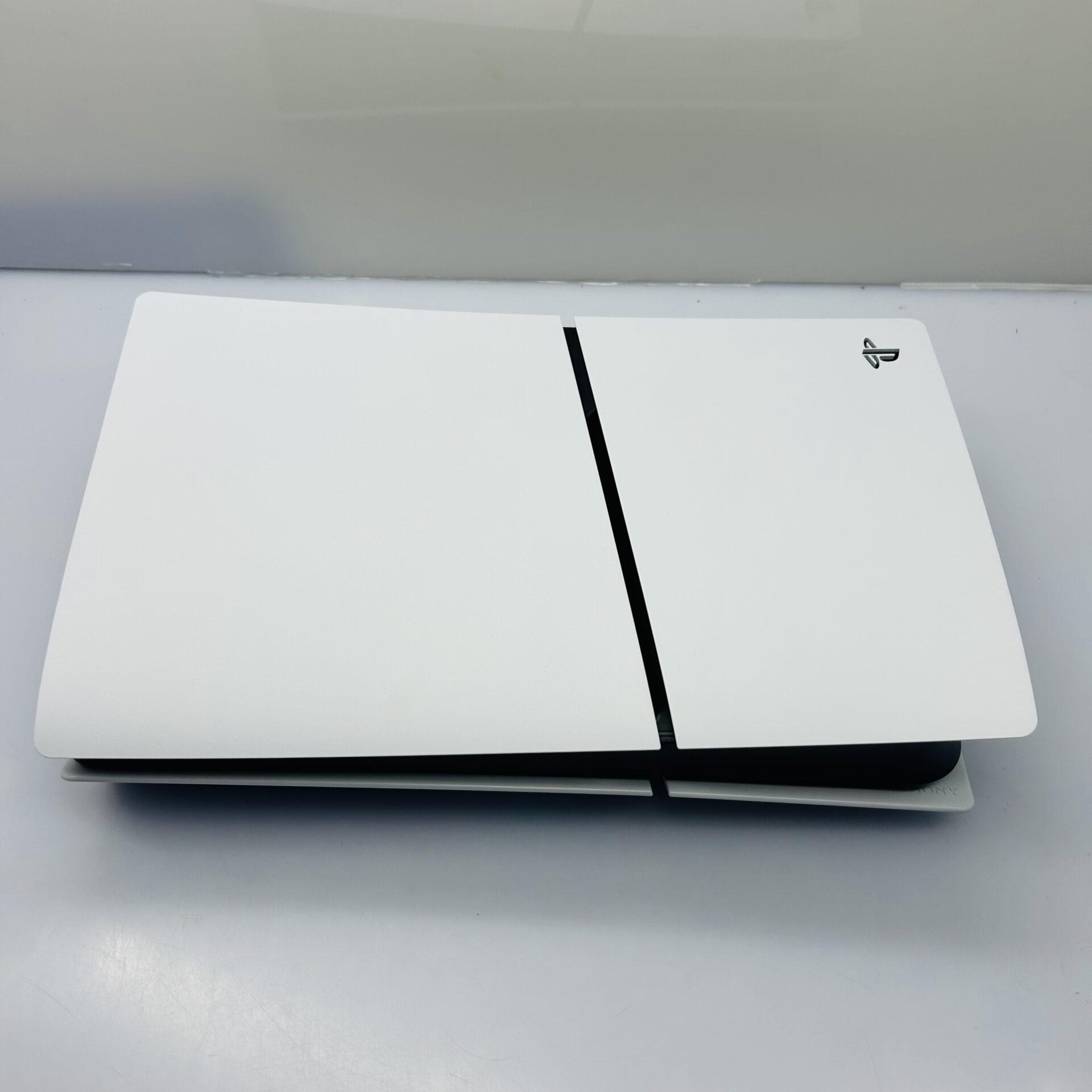 Sony PlayStation 5 Slim Disc Edition 1TB White + HDMI + Power Cable + Controller + USB C to C cable + PS5 Game (Condition: Excellent) - Image 7