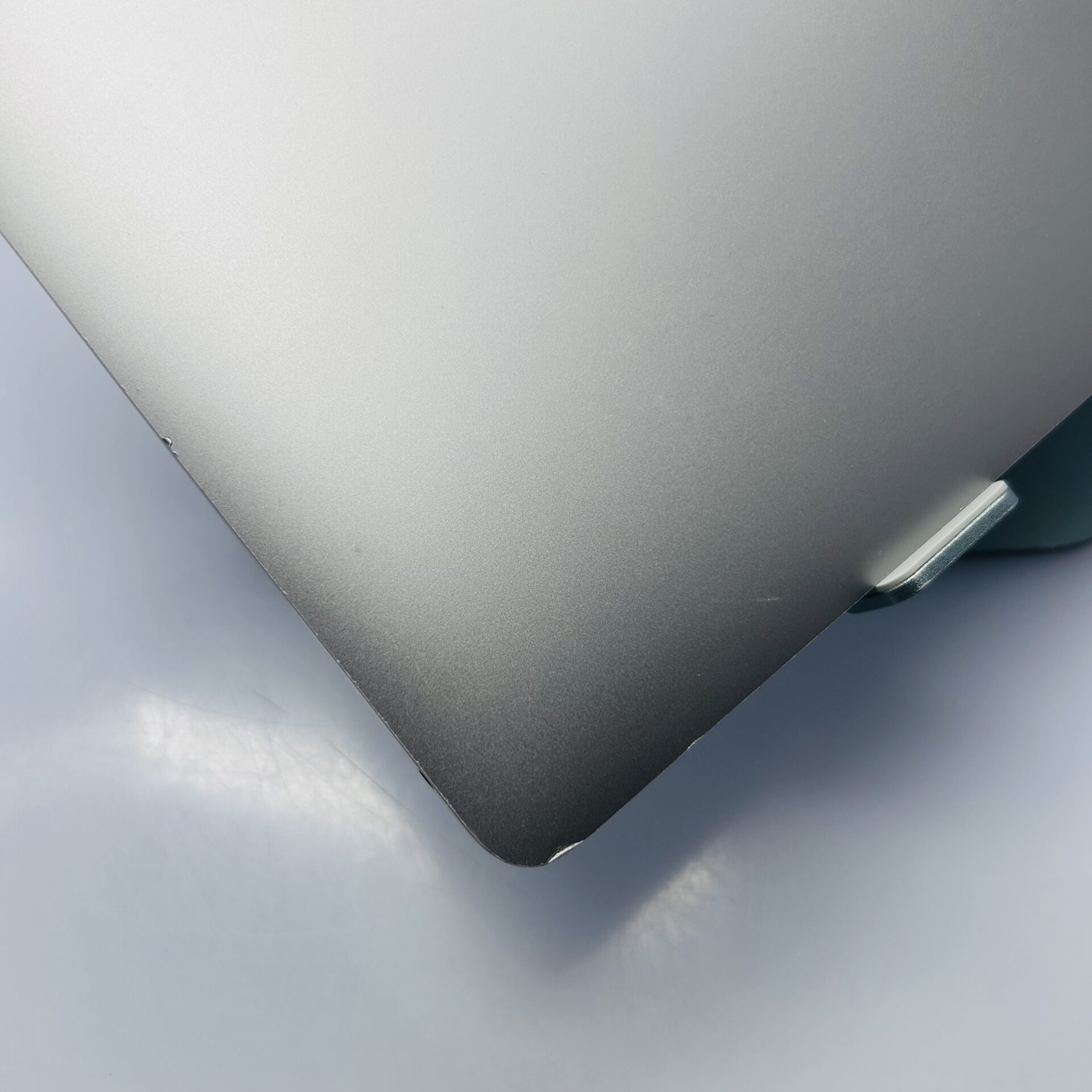 Apple MacBook Air 13-inch "Core i5" (Retina, 2019) 1.6 GHz 8GB RAM 128GB SSD Space Gray (Condition: Good) - Image 8