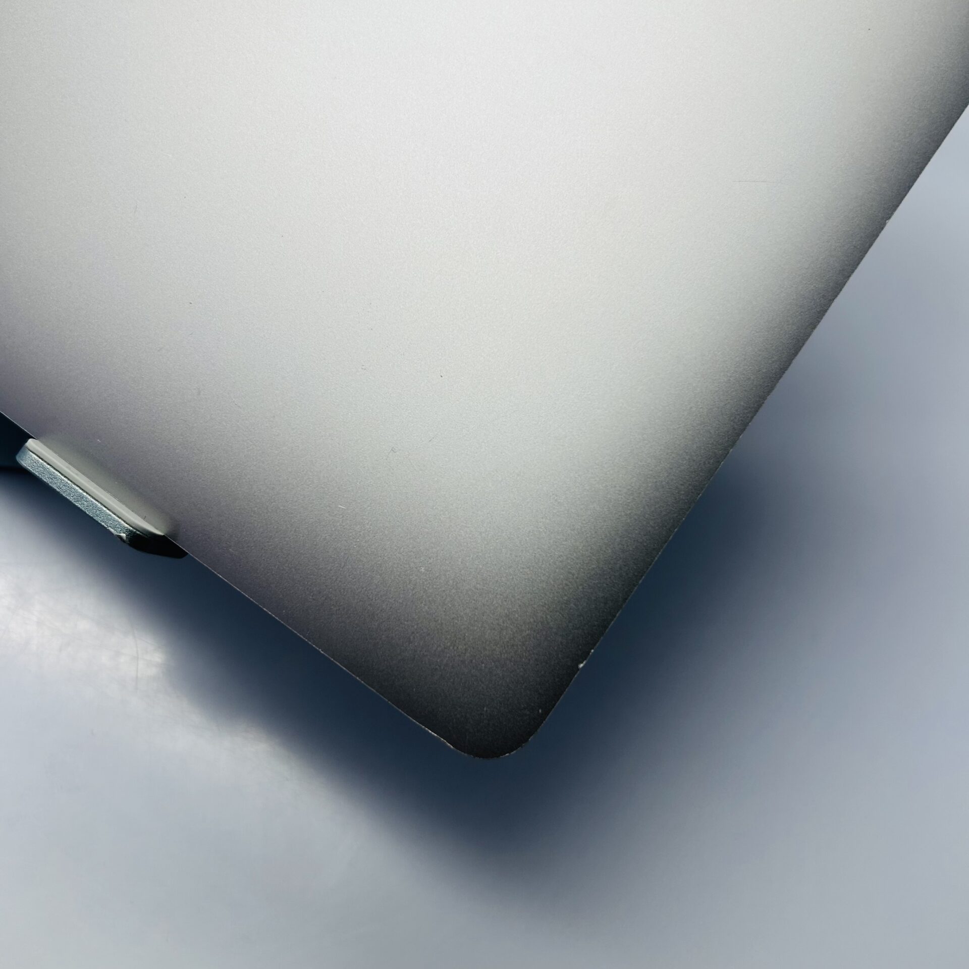 Apple MacBook Air 13-inch "Core i5" (Retina, 2019) 1.6 GHz 8GB RAM 128GB SSD Space Gray (Condition: Good) - Image 7