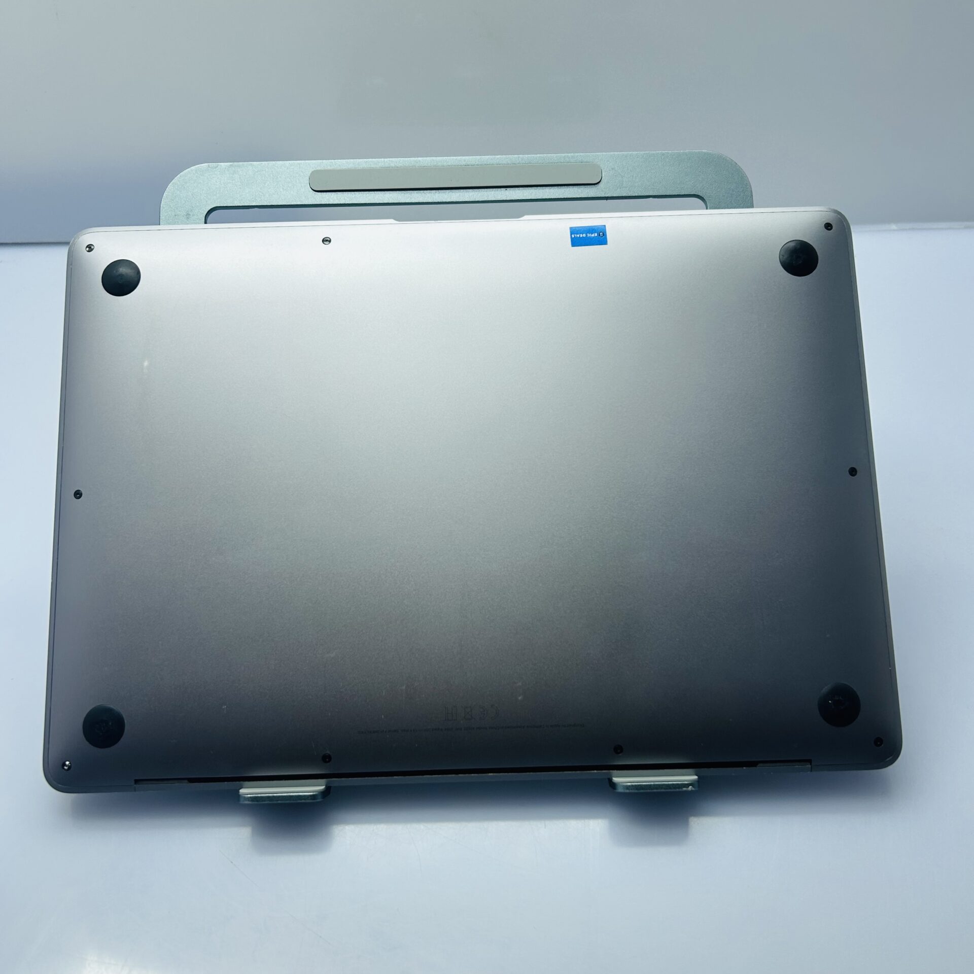 Apple MacBook Air 13-inch "Core i5" (Retina, 2019) 1.6 GHz 8GB RAM 128GB SSD Space Gray (Condition: Good) - Image 6