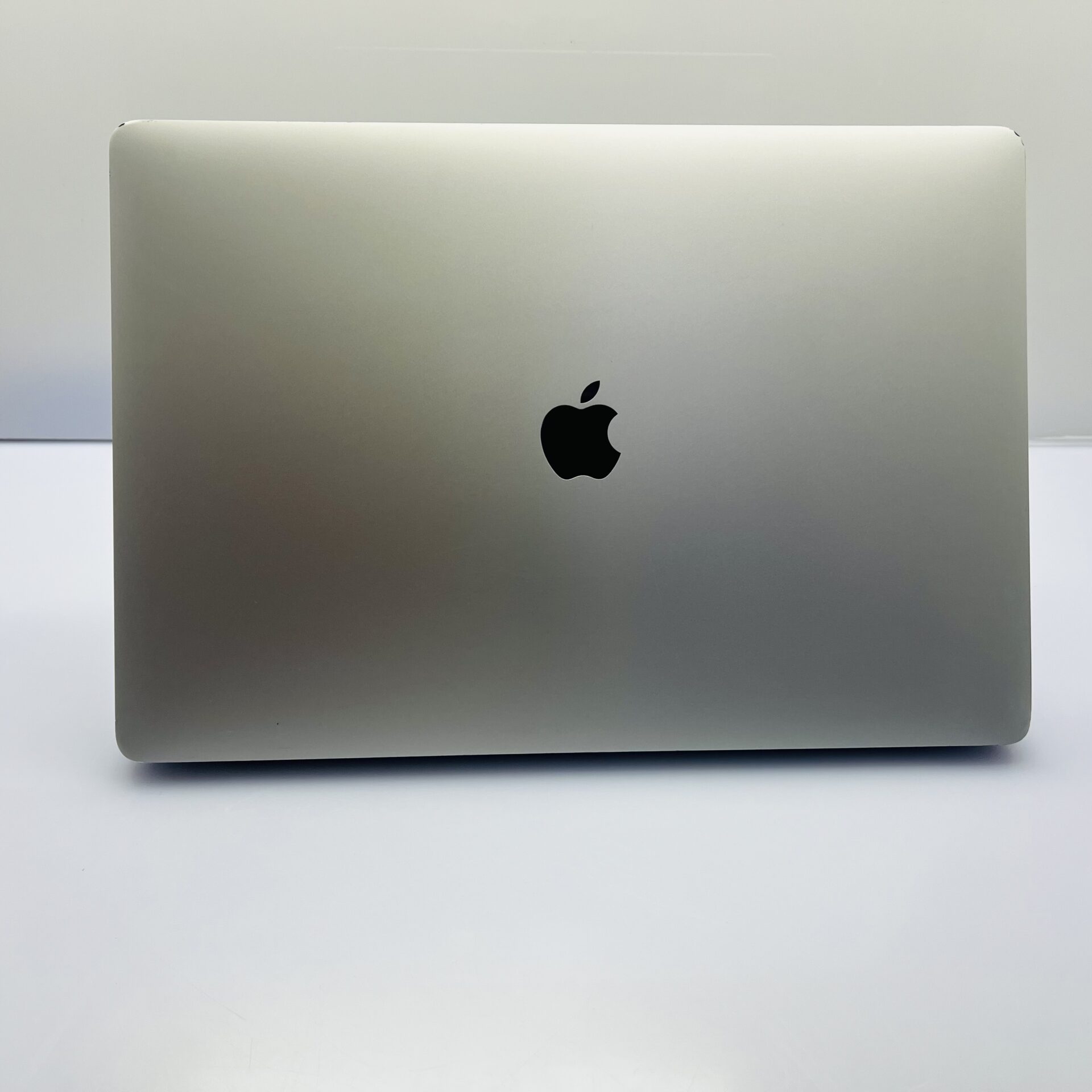 Apple MacBook Pro 16-inch (2019) "Intel Core i7" 16GB RAM 1TB SSD Silver - Cracked LCD (Condition: Good) - Image 6