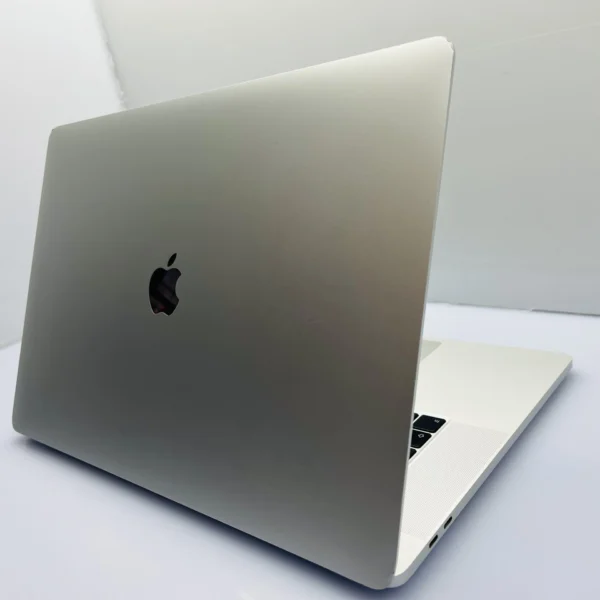 MacBook Pro シルバー Apple MacBook Pro 16-inch (2019) 
