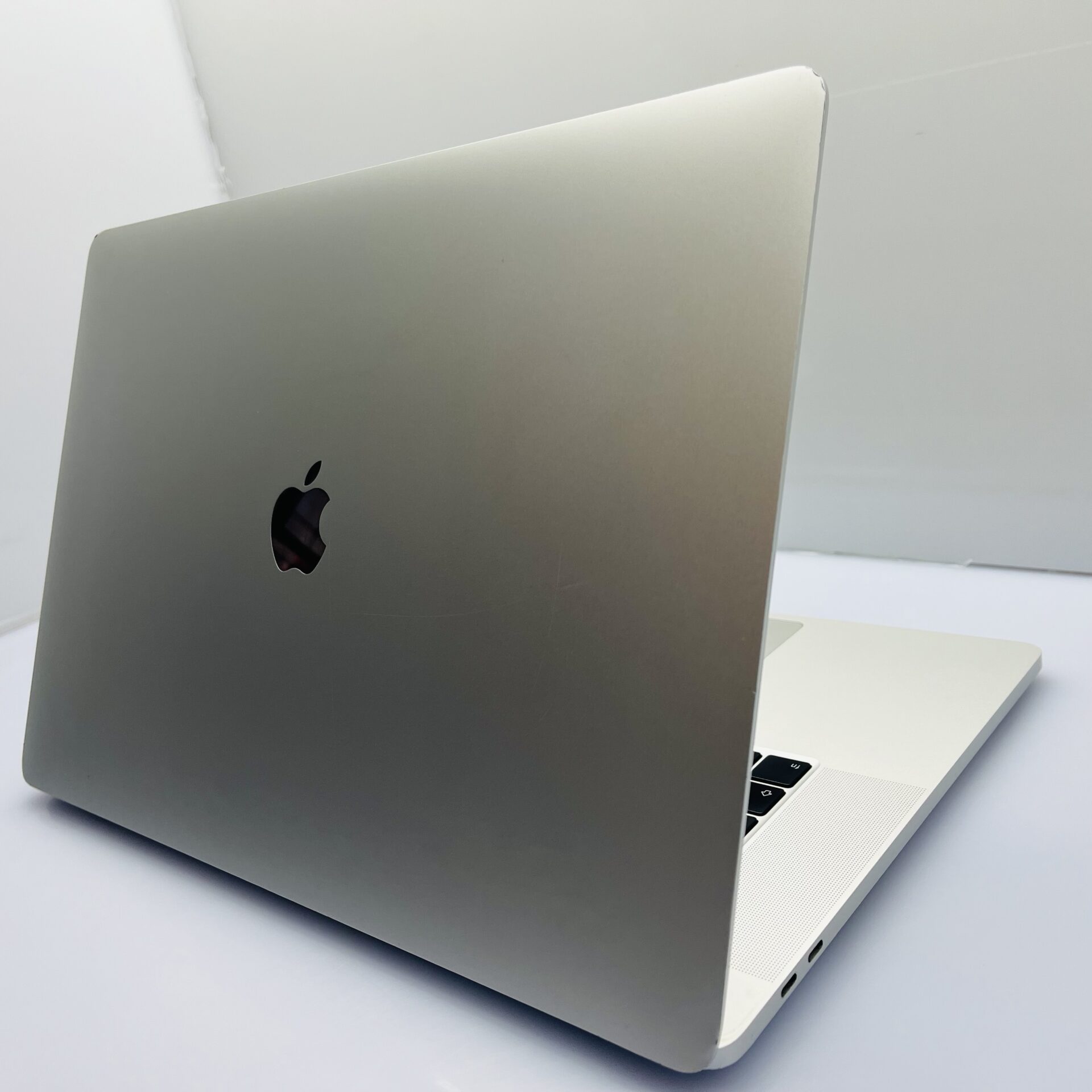 Apple MacBook Pro 16-inch (2019) "Intel Core i7" 16GB RAM 1TB SSD Silver - Cracked LCD (Condition: Good) - Image 10