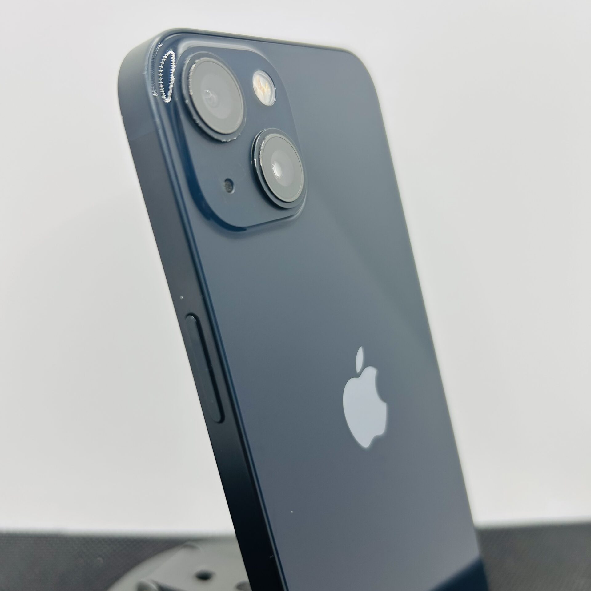 Apple iPhone 13 128GB Midnight (Condition: Good) - Image 8