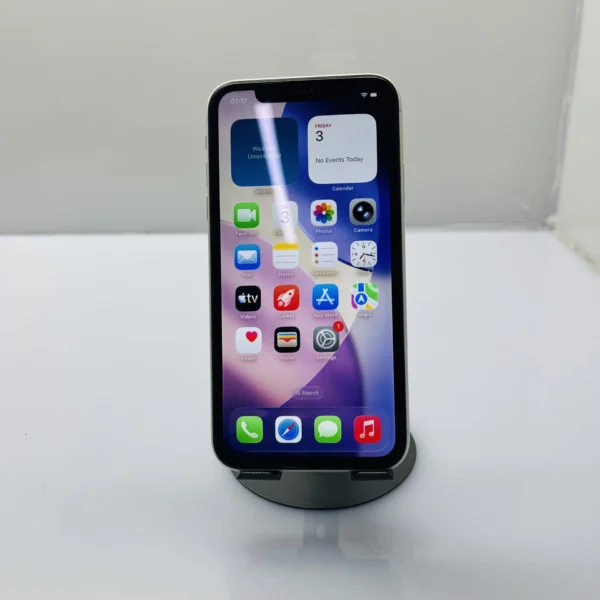 Apple iPhone 11 ホワイト 本体② Apple iPhone 11 128GB White - No NFC (Condition: Good) | Epic Deals SA