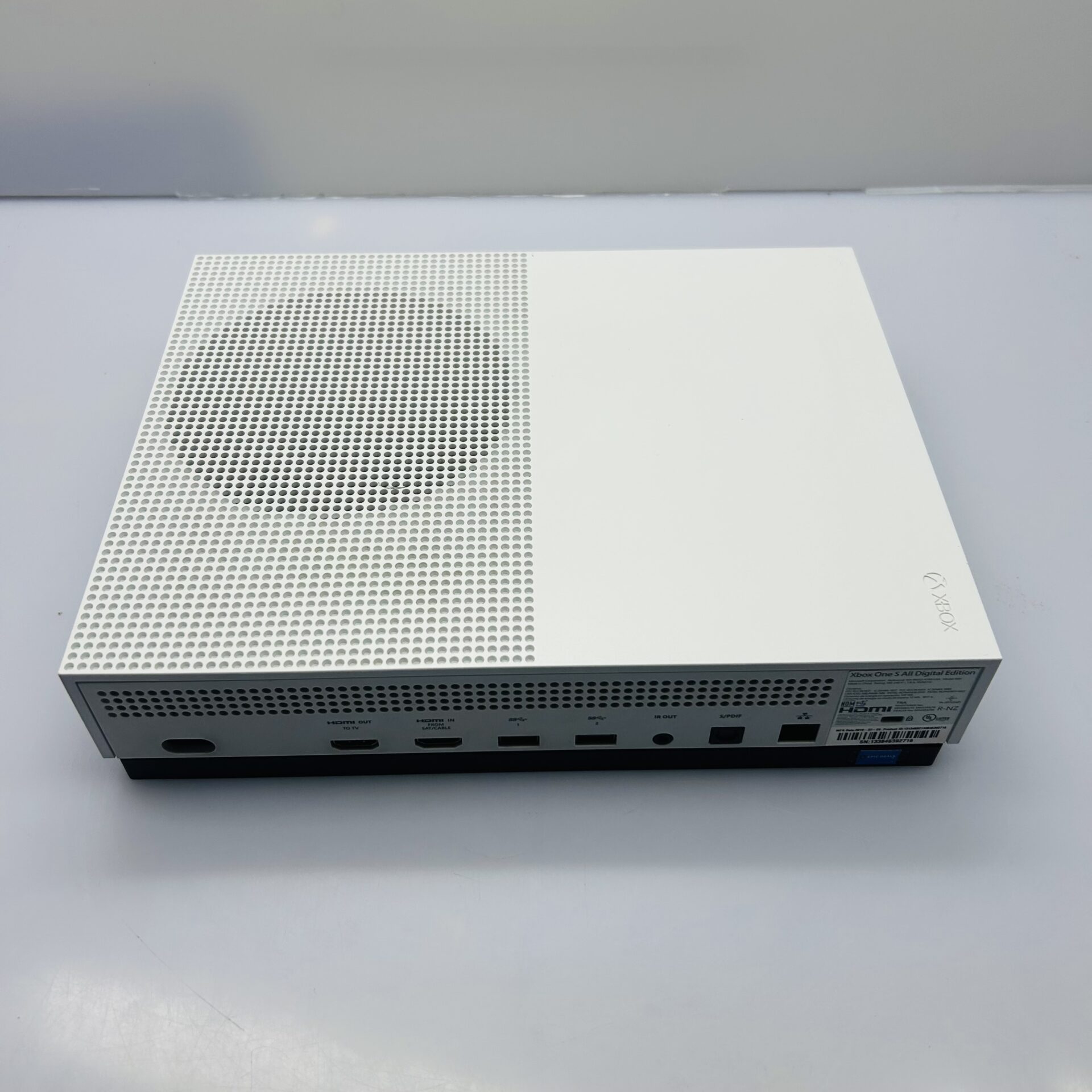 Microsoft Xbox One S Digital Edition 1TB White (Condition: Good) - Image 6
