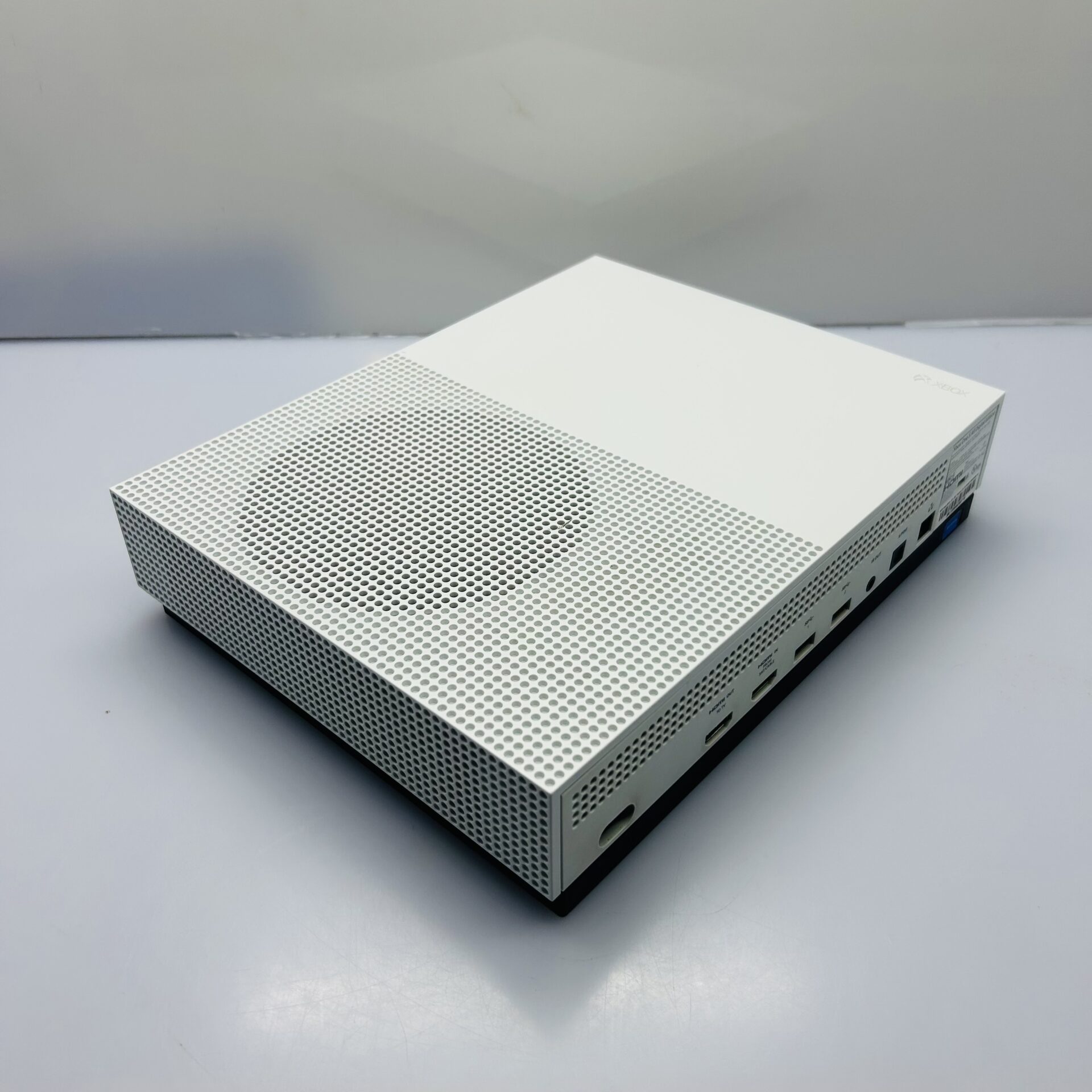 Microsoft Xbox One S Digital Edition 1TB White (Condition: Good) - Image 7