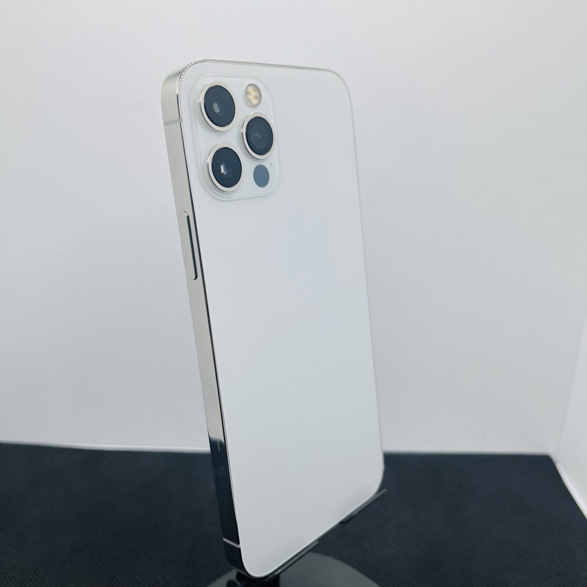 Apple iPhone 12 Pro 128GB Silver (Condition: Excellent) - Image 8
