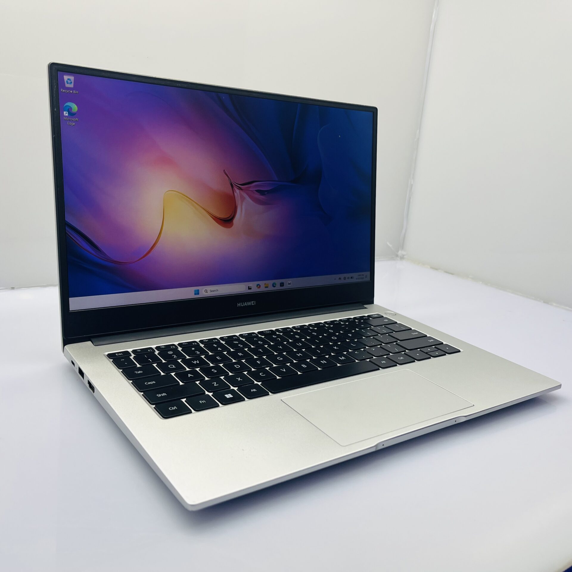 Huawei MateBook D14 "Core i5 11th Gen" 2.50GHz 8GB RAM 512GB NVMe SSD Silver - Bright Spot on Display (Condition: Good) - Image 4