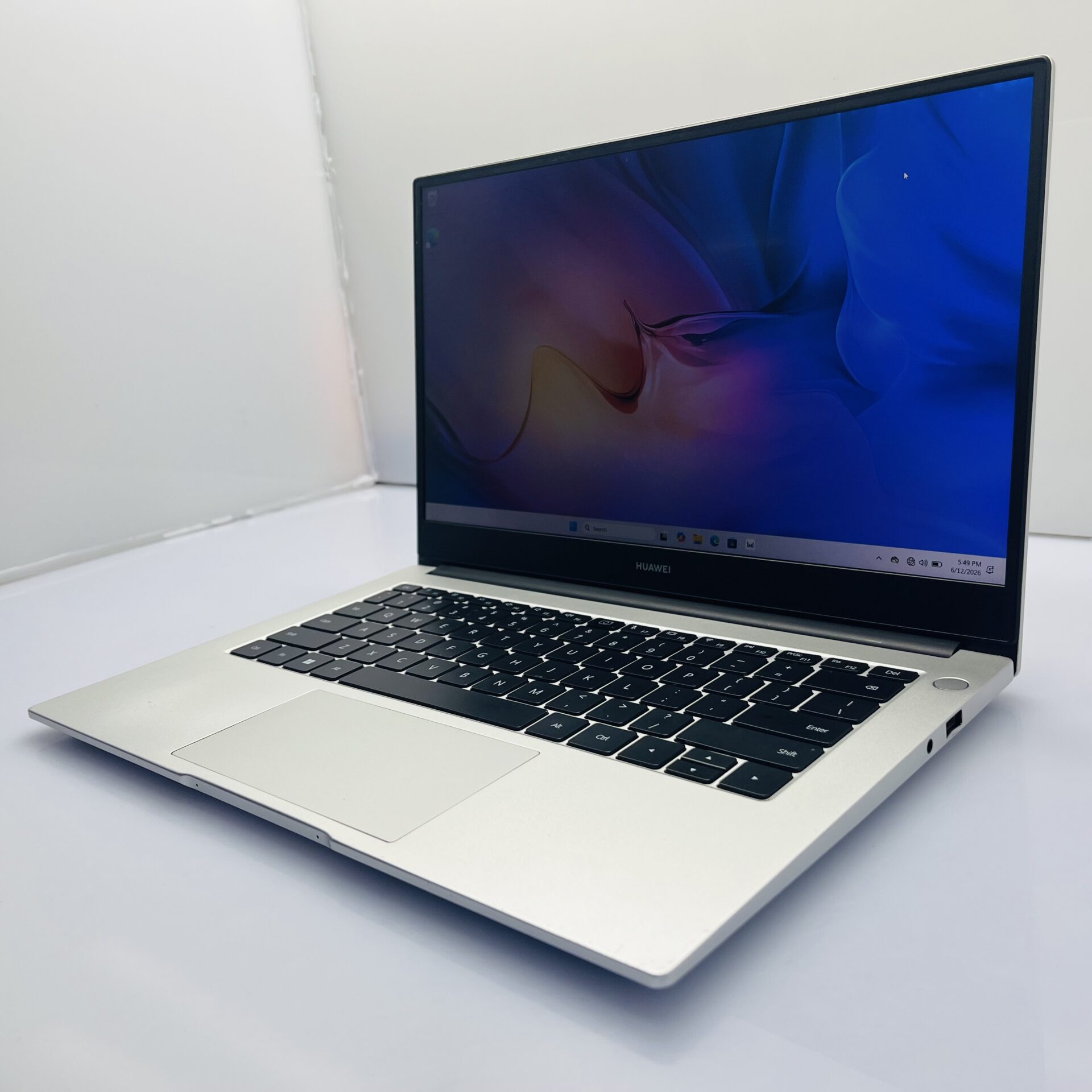 Huawei MateBook D14 "Core i5 11th Gen" 2.50GHz 8GB RAM 512GB NVMe SSD Silver - Bright Spot on Display (Condition: Good) - Image 5