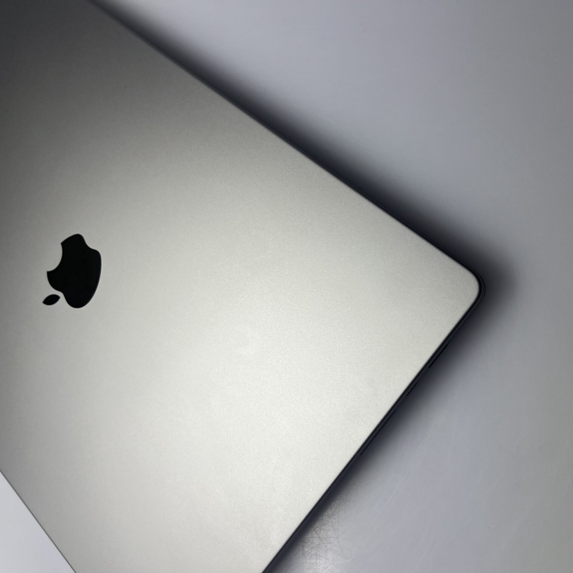 Apple MacBook Pro 16-inch "M1 Max" 10CPU/32GPU 32GB RAM 1TB SSD Space Gray (Condition: Good) - Image 8