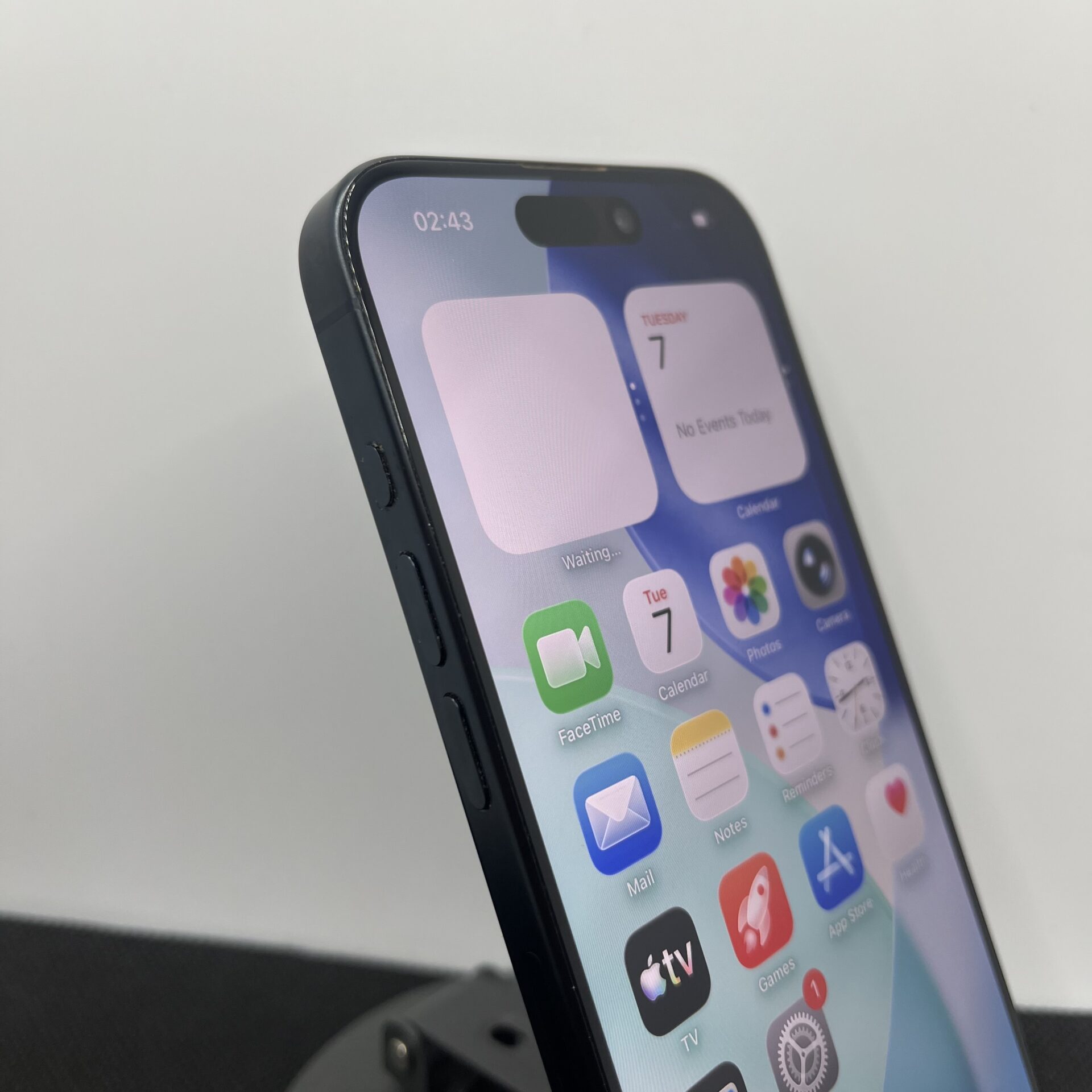 Apple iPhone 15 Pro 128GB Blue Titanium (Condition: Good) - Image 4