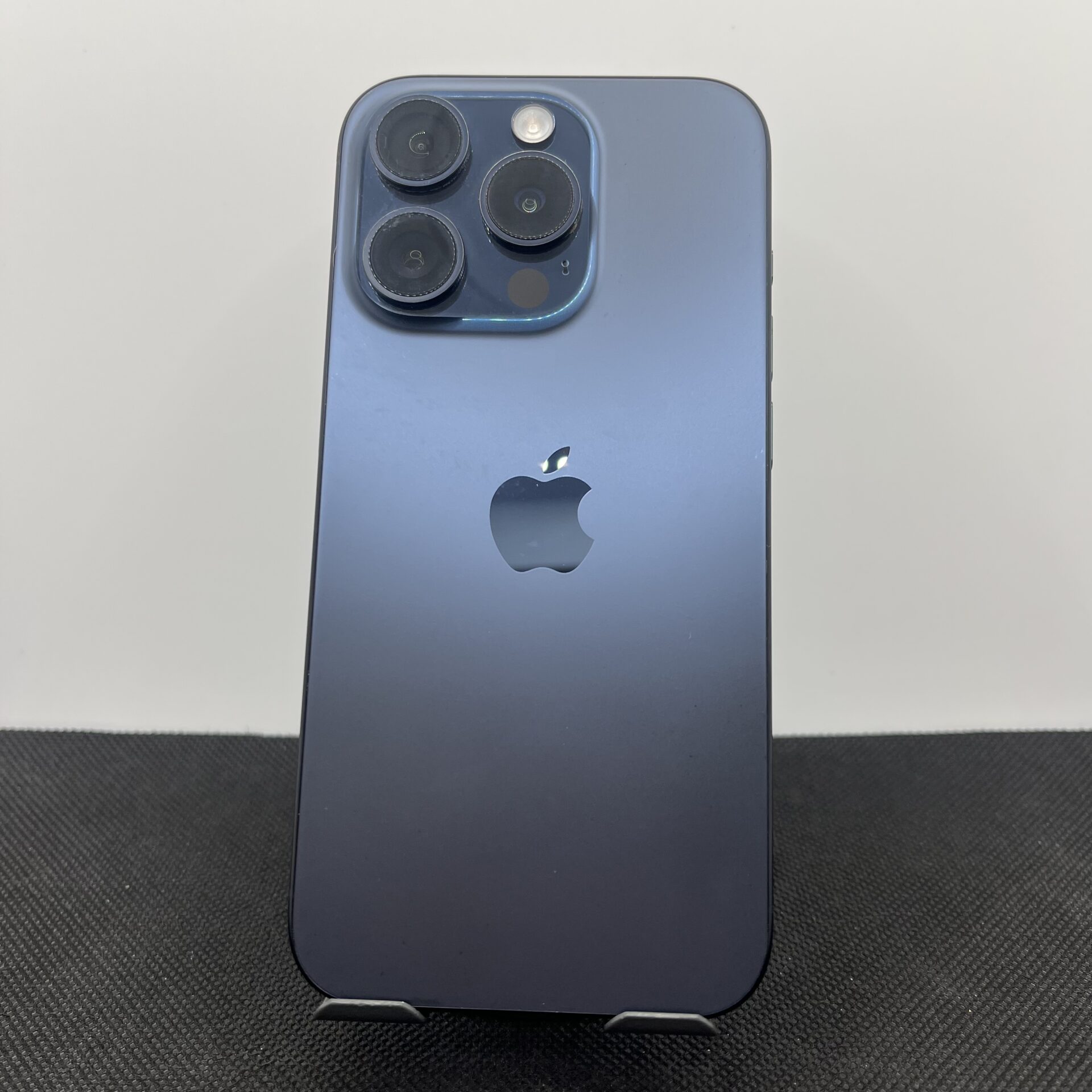 Apple iPhone 15 Pro 128GB Blue Titanium (Condition: Good) - Image 10