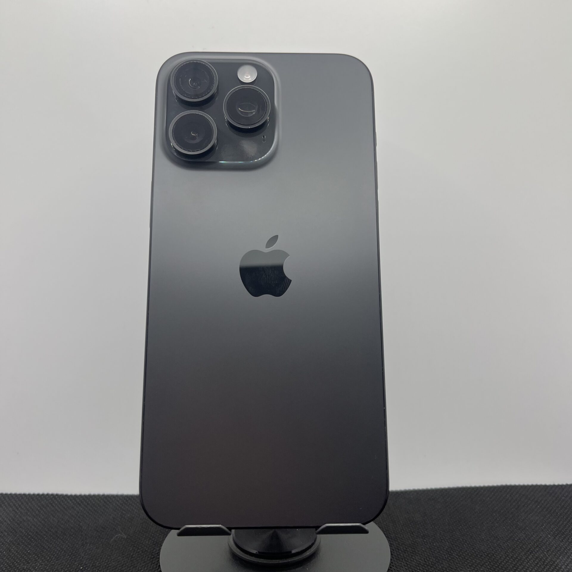 Apple iPhone 15 Pro Max 256GB Black Titanium (Condition: Good) - Image 9