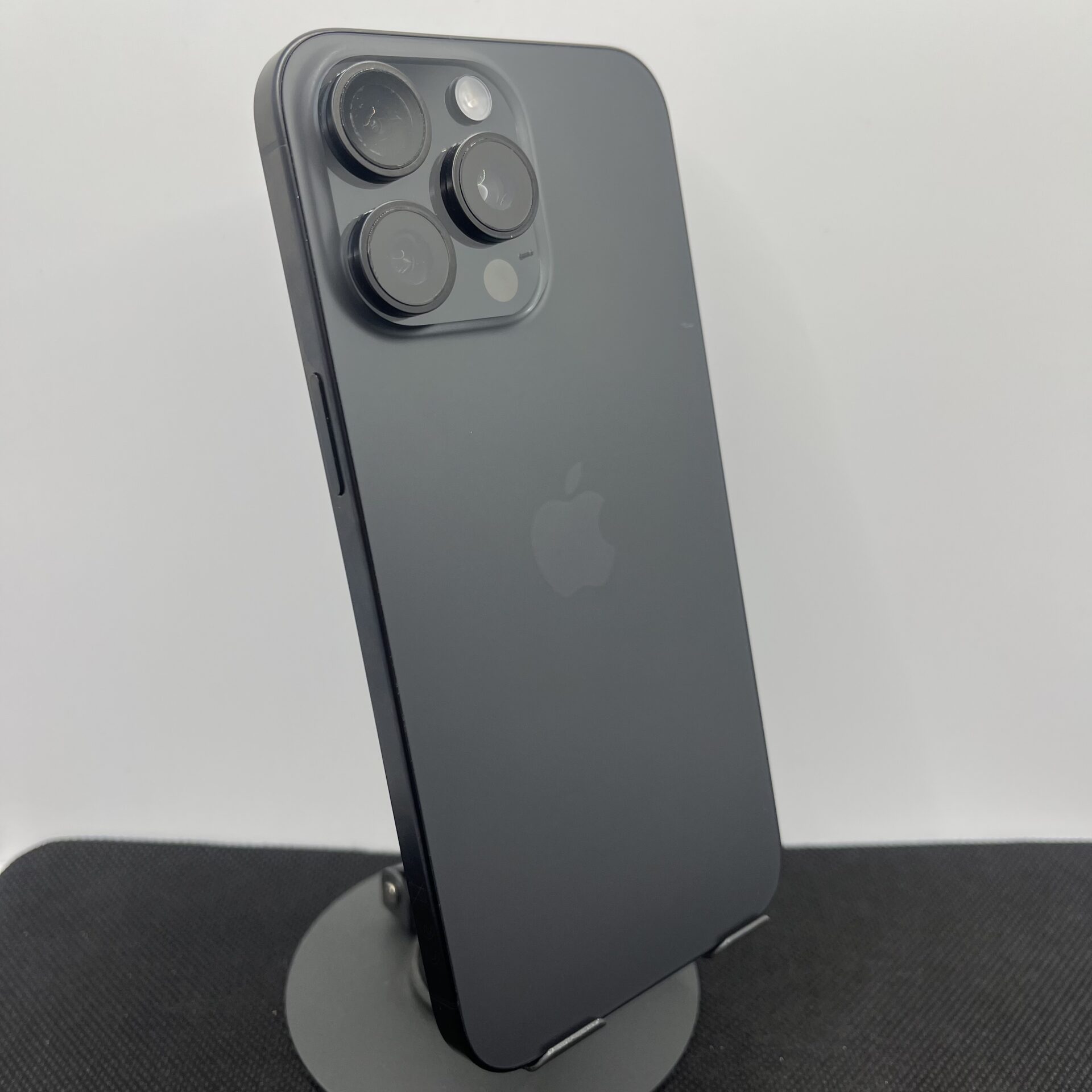 Apple iPhone 15 Pro Max 256GB Black Titanium (Condition: Good) - Image 7