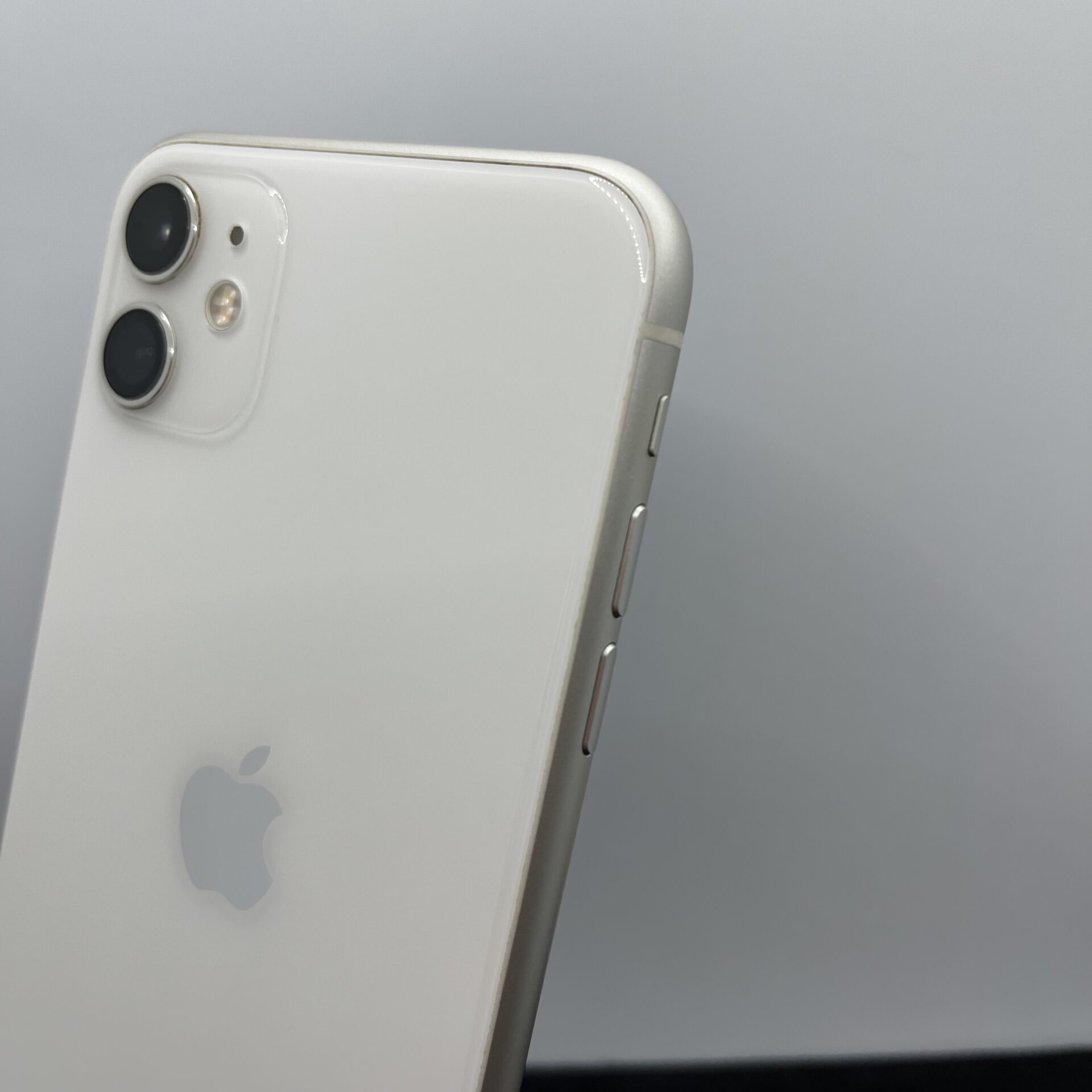 Apple iPhone 11 128GB White (Condition: Good) - Image 10