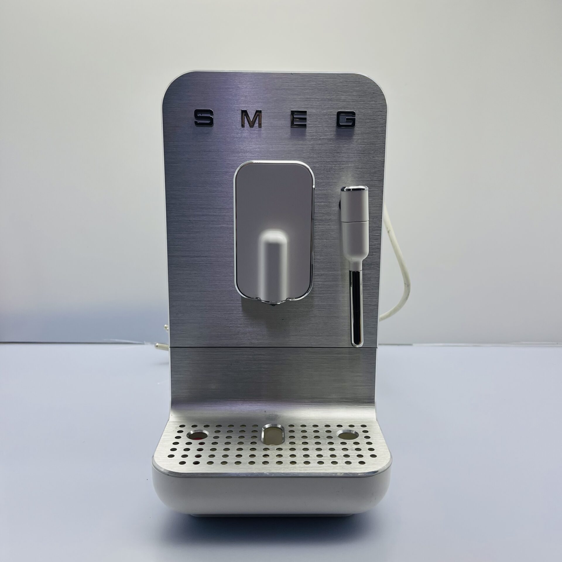 Smeg BCC02WHMSA Automatic Coffee Machine White (Condition: Good) - Image 3