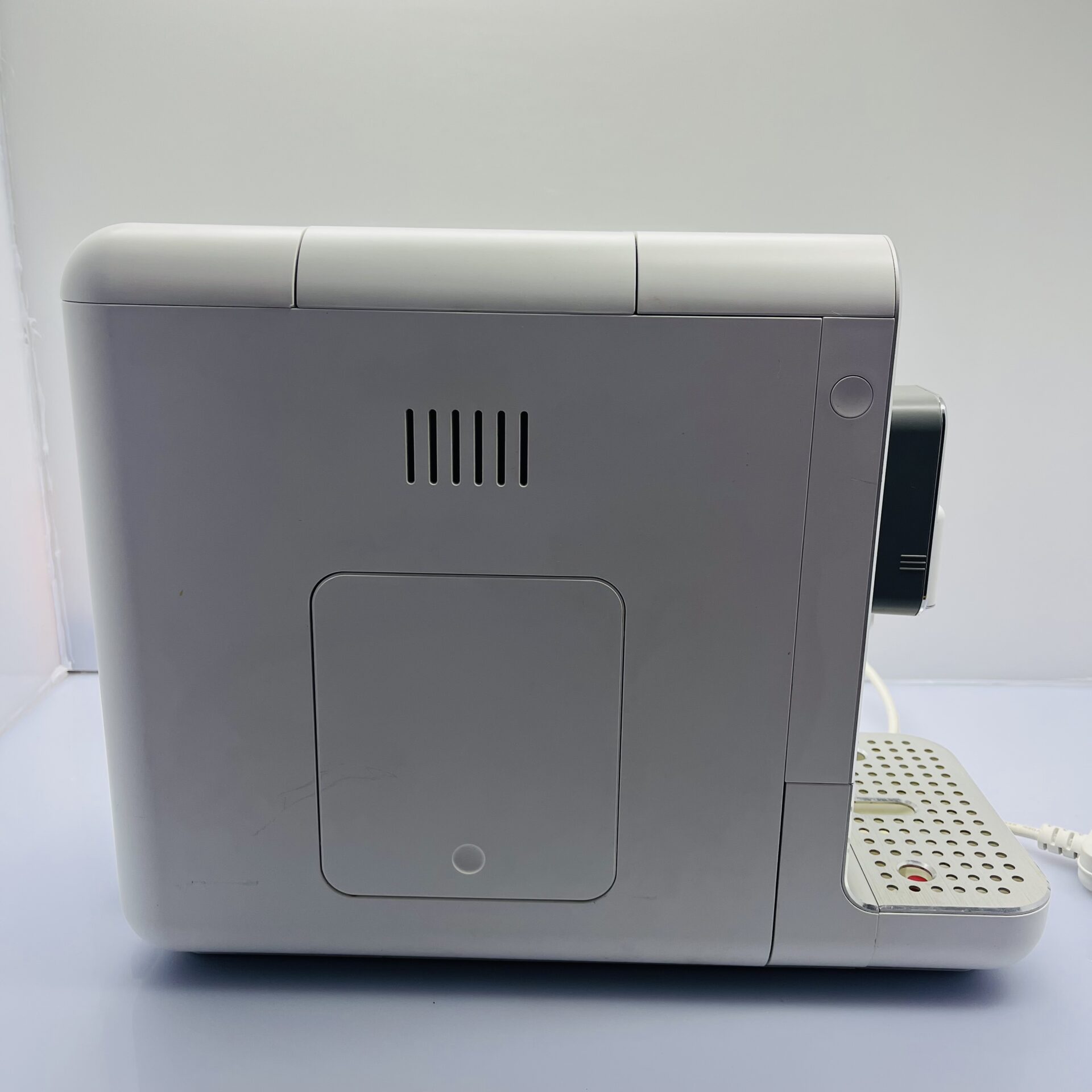 Smeg BCC02WHMSA Automatic Coffee Machine White (Condition: Good) - Image 7