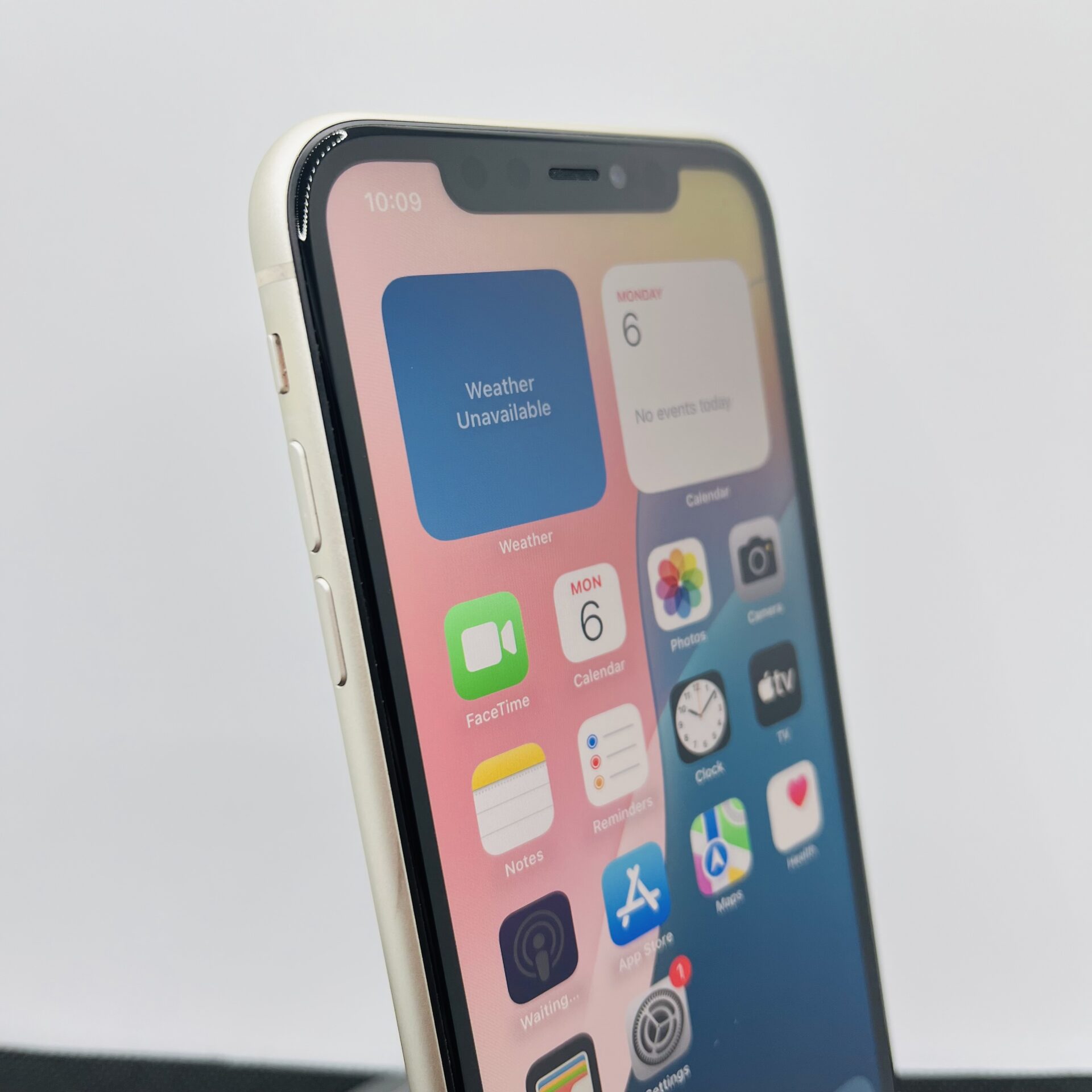 Apple iPhone 11 64GB White (Condition: Good) - Image 4