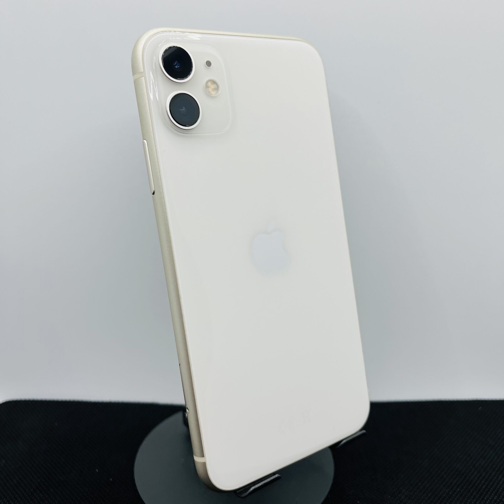 Apple iPhone 11 64GB White (Condition: Good) - Image 7