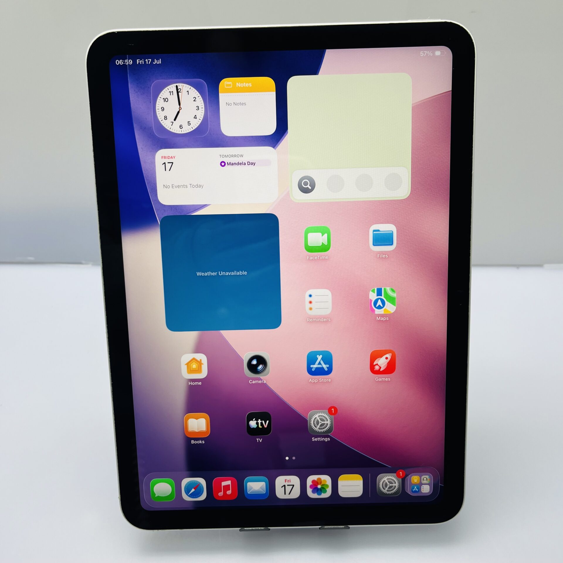 Apple iPad 10.9" 10th Gen (Wi-Fi Only) 256GB Silver - Bright Spot (Condition: Good) - Image 2