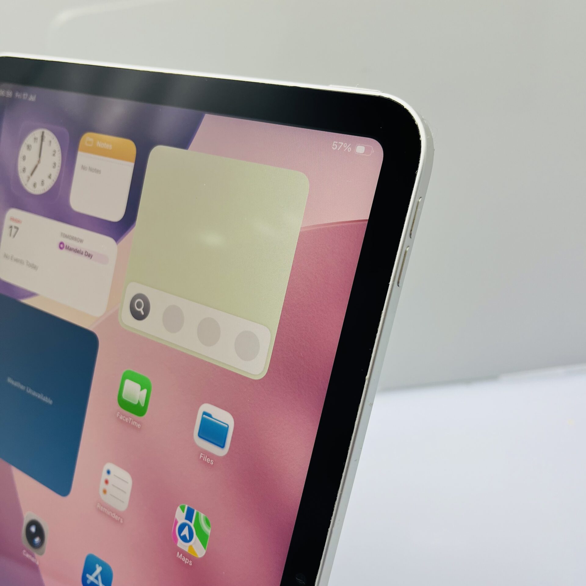 Apple iPad 10.9" 10th Gen (Wi-Fi Only) 256GB Silver - Bright Spot (Condition: Good) - Image 6
