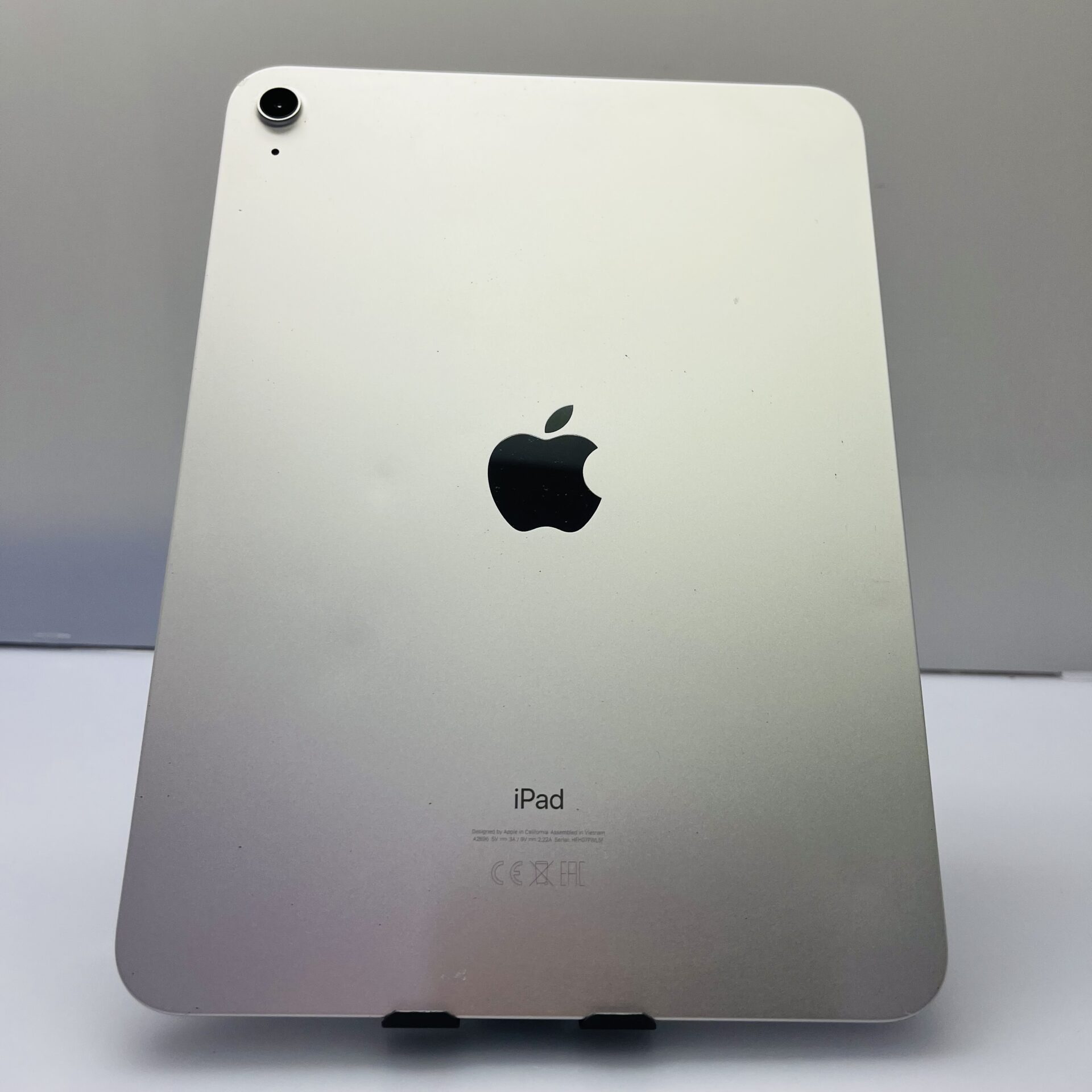 Apple iPad 10.9" 10th Gen (Wi-Fi Only) 256GB Silver - Bright Spot (Condition: Good) - Image 10