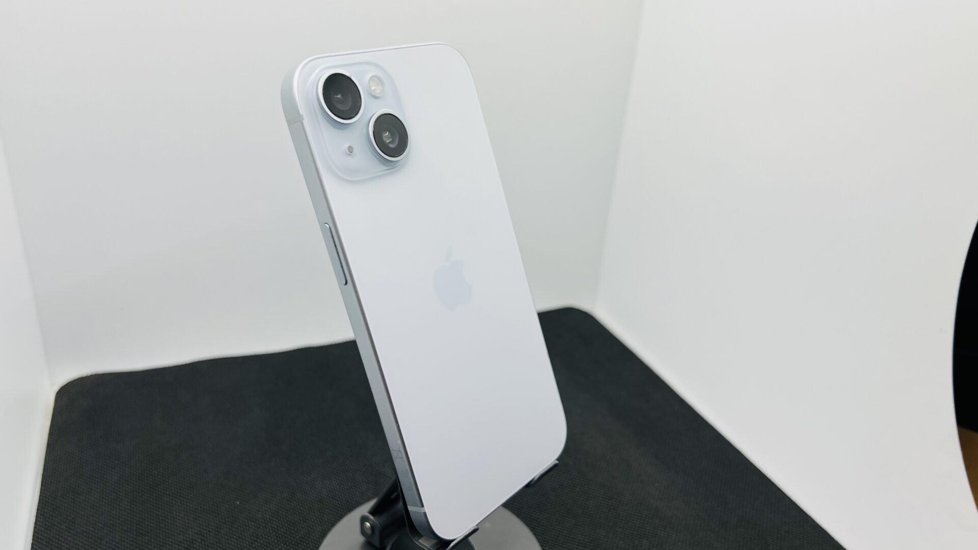 Apple iPhone 15 128GB Blue (Condition: Good) - Image 9
