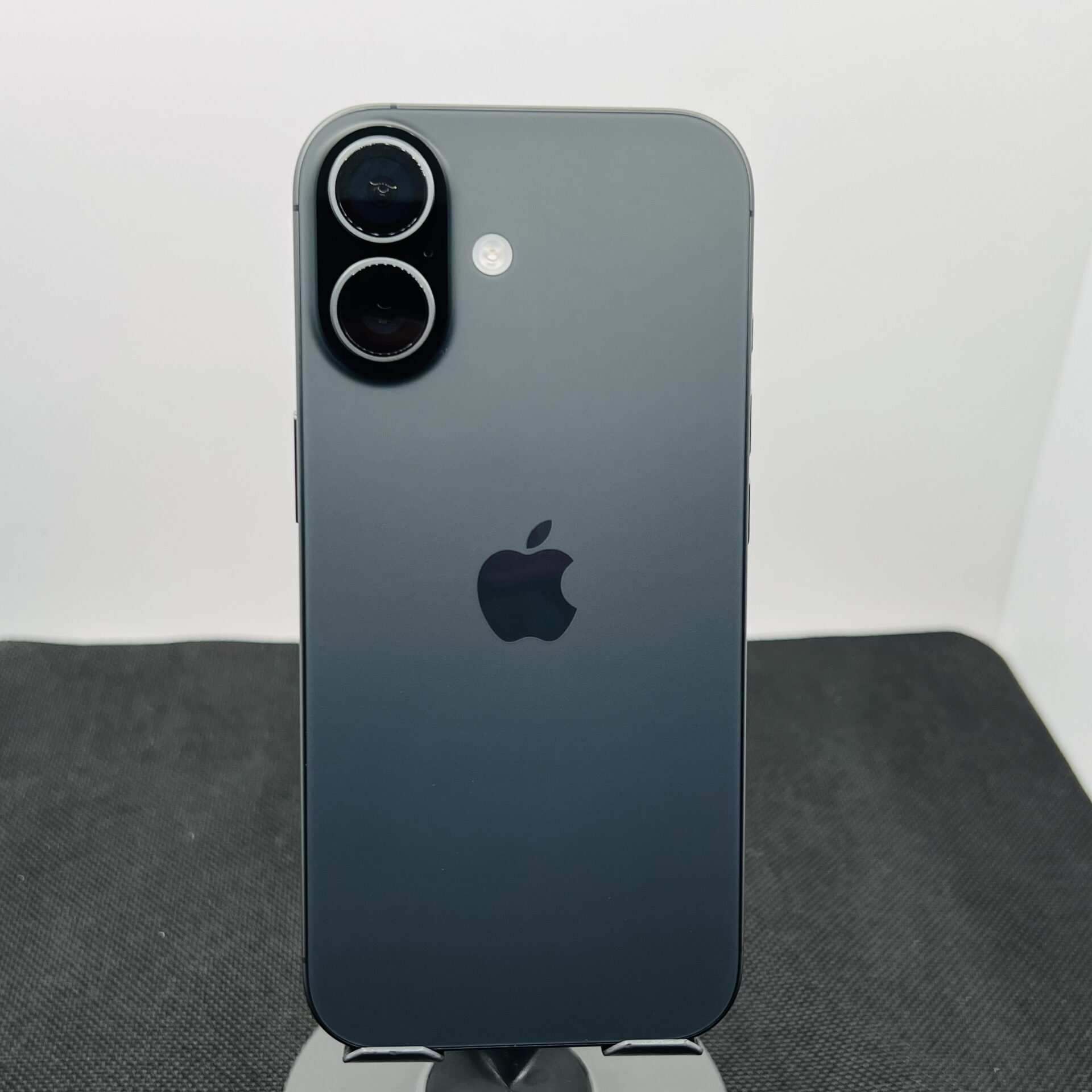 Apple iPhone 17 256GB Black (Condition: Pristine) - Image 9
