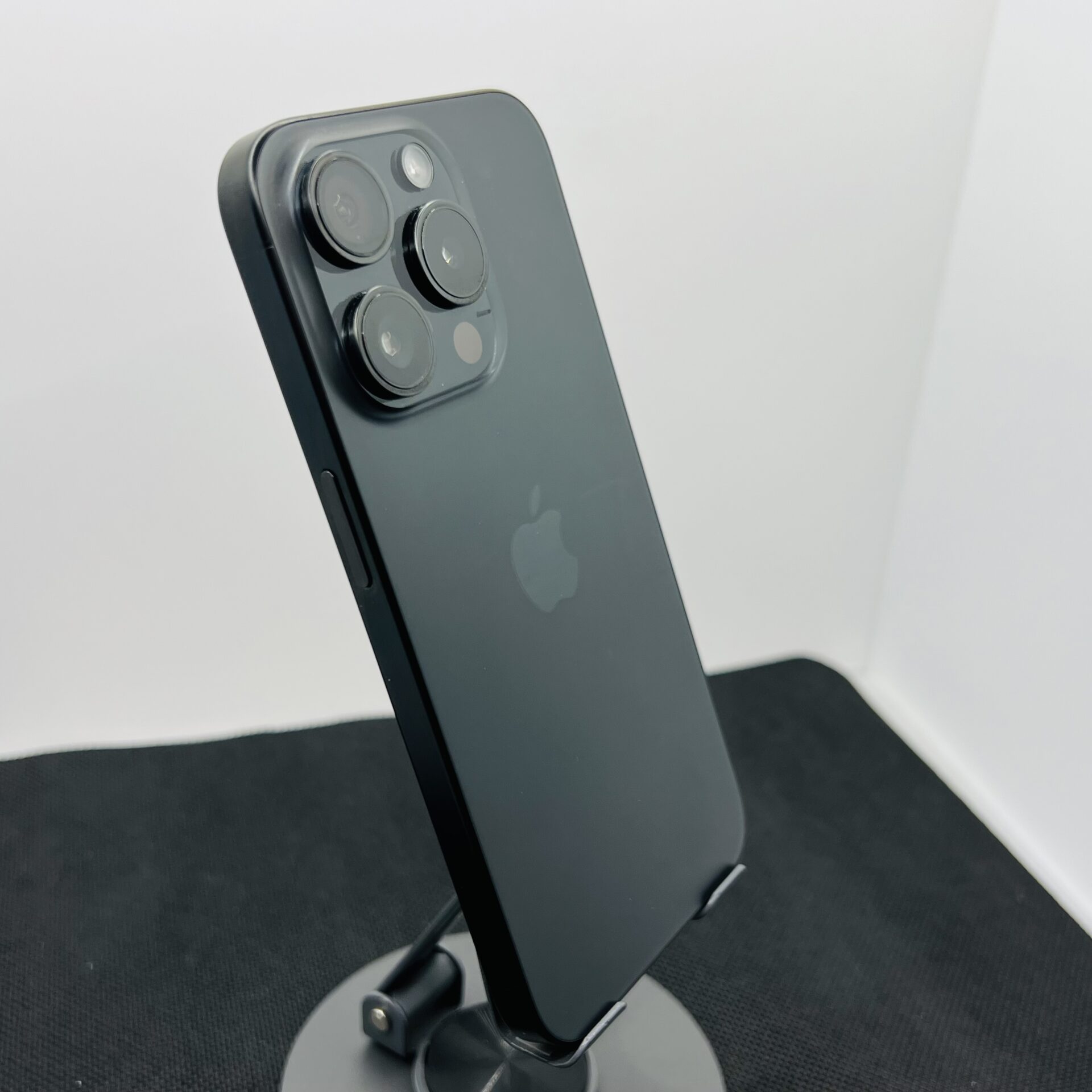 Apple iPhone 15 Pro 256GB Black Titanium (Condition: Good) - Image 10