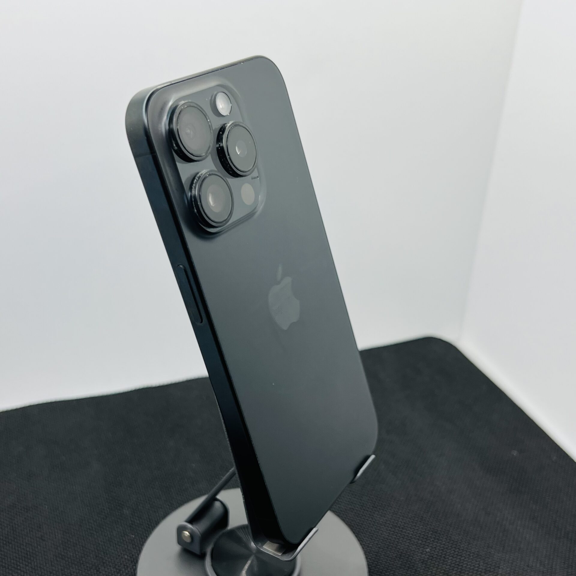 Apple iPhone 15 Pro 128GB Black Titanium (Condition: Good) - Image 9