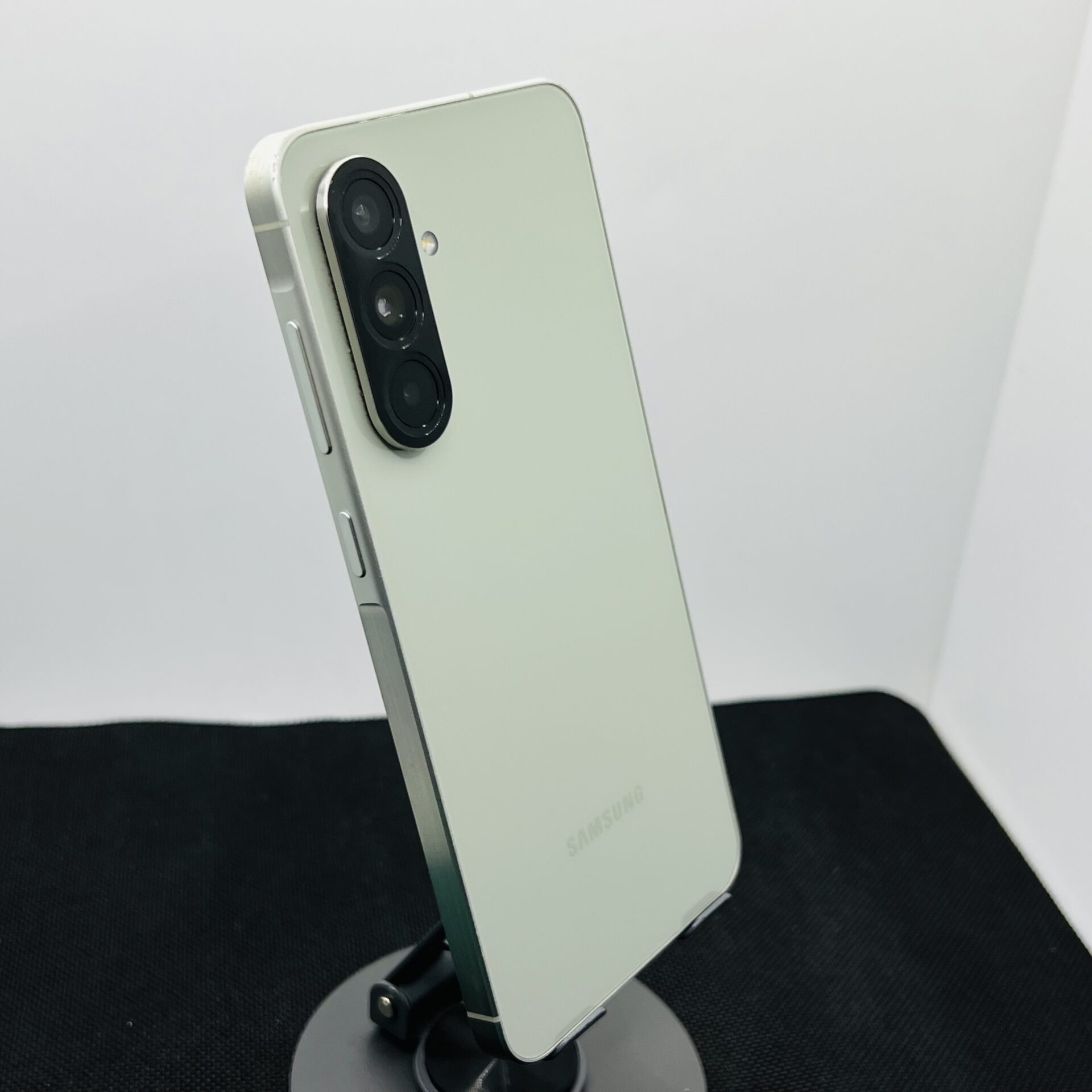 Samsung Galaxy A56 256GB Awesome Olive (Condition: Good) - Image 9
