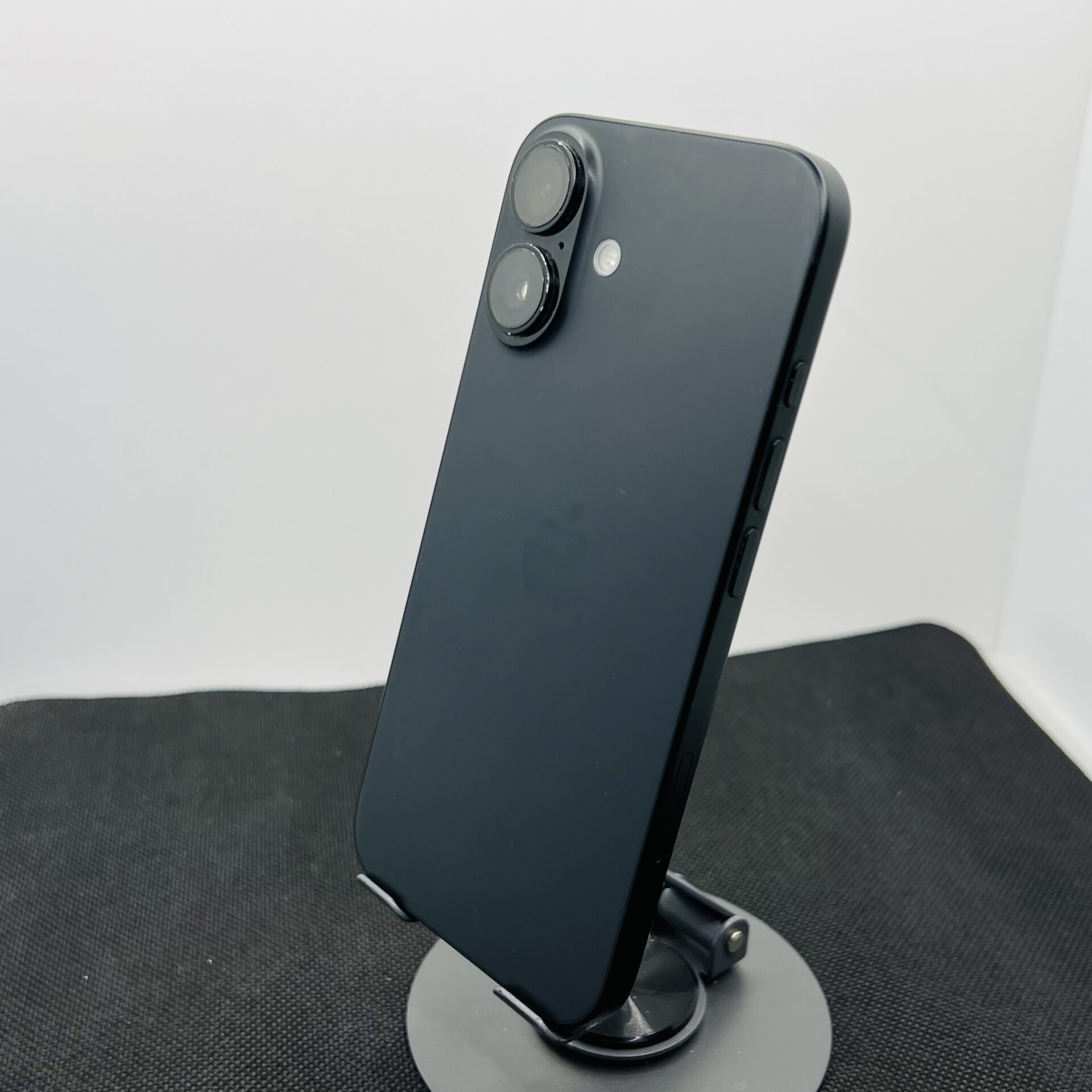 Apple iPhone 16 128GB Black (Condition: Excellent) - Image 8