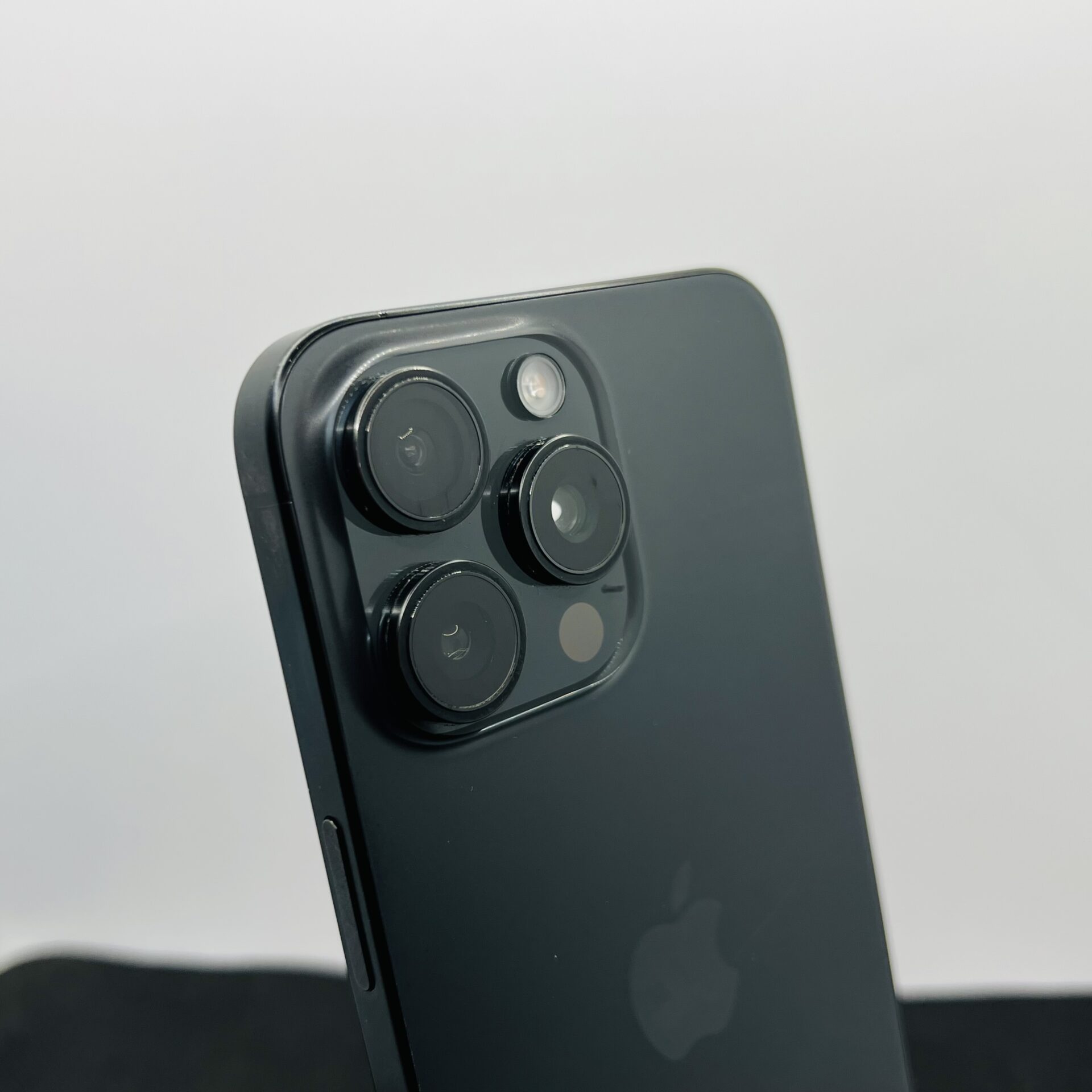 Apple iPhone 15 Pro Max 512GB Black Titanium (Condition: Good) - Image 10