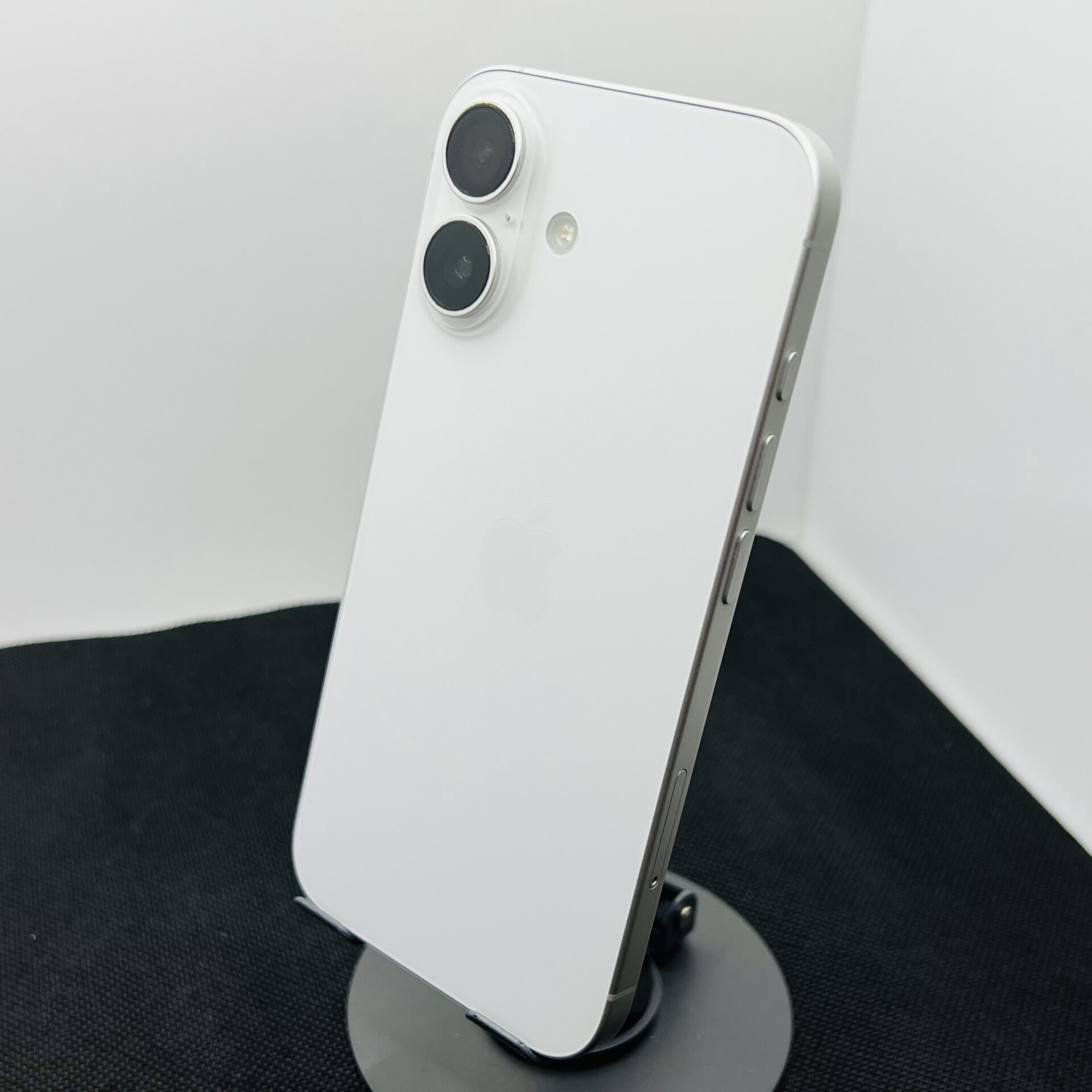 Apple iPhone 16 128GB White (Condition: Excellent) | Epic Deals SA