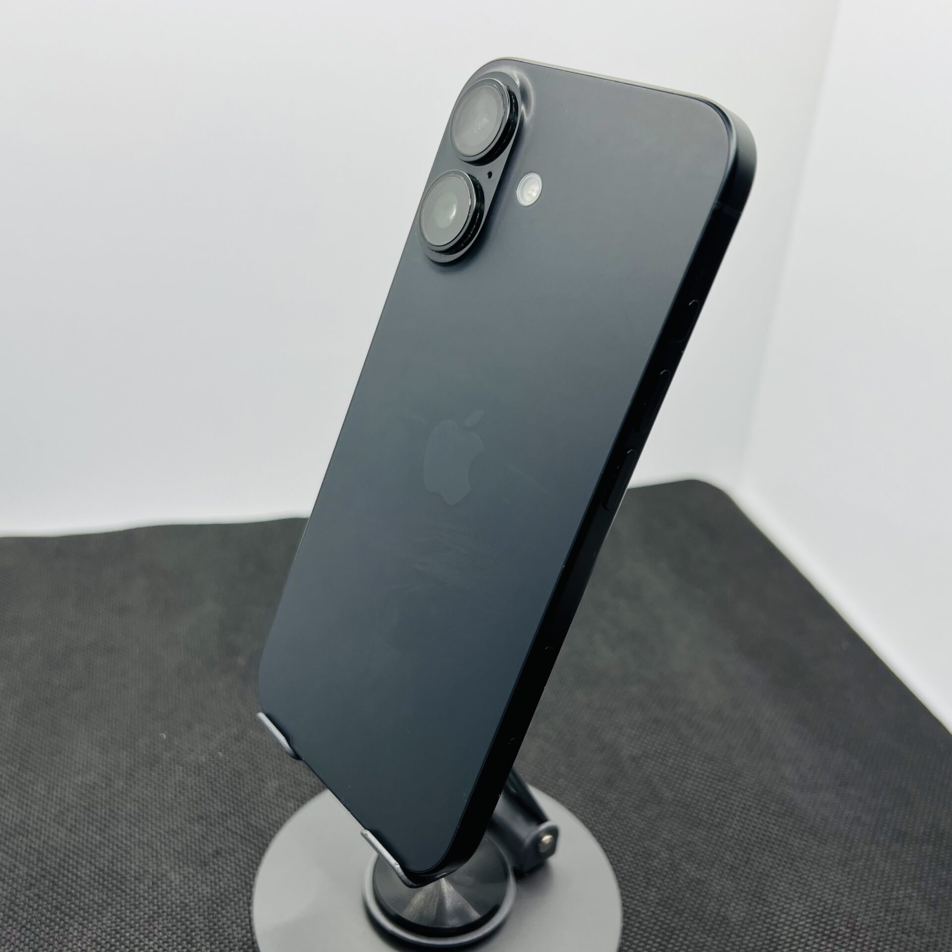 Apple iPhone 16 128GB Black (Condition: Excellent) - Image 8