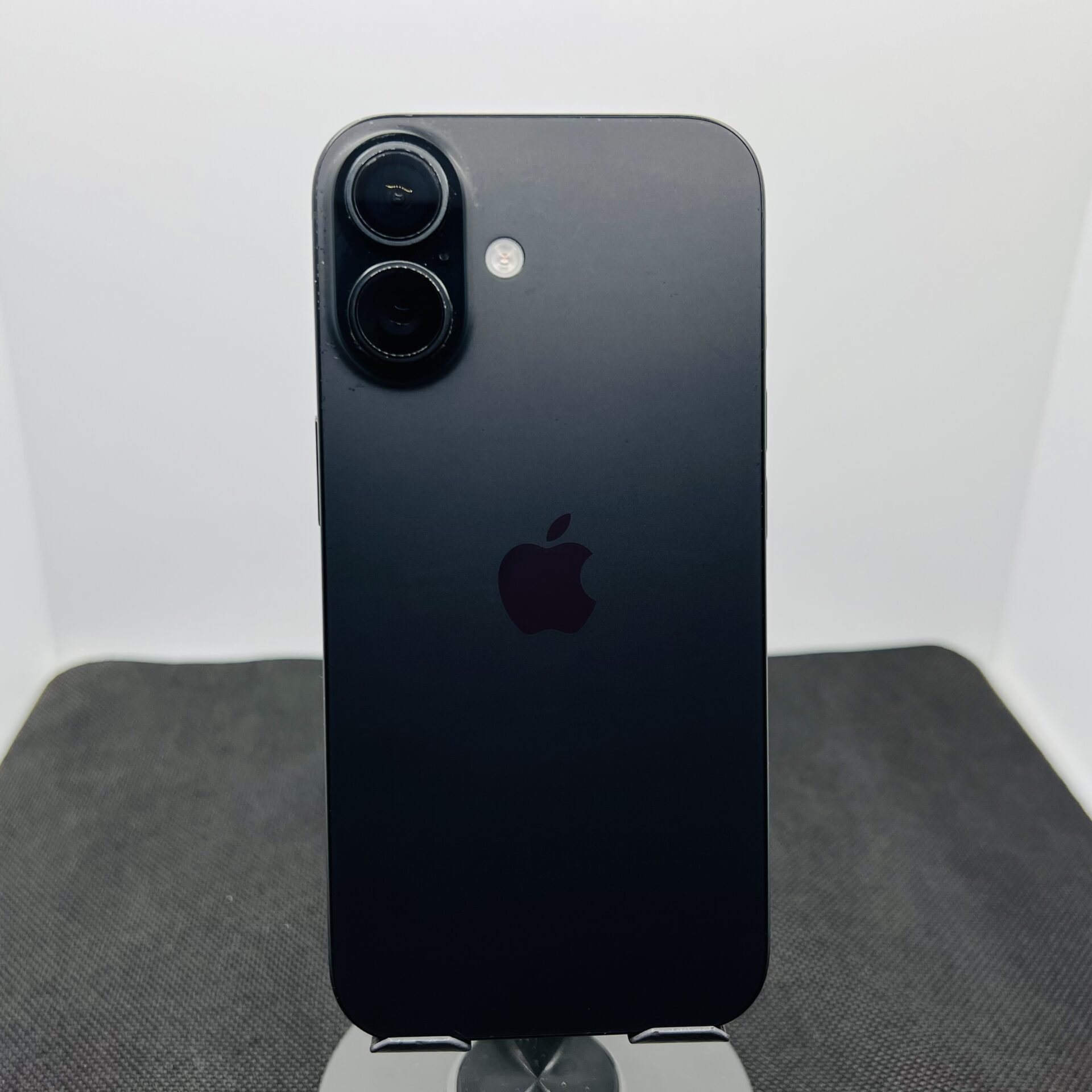 Apple iPhone 16 128GB Black (Condition: Excellent) - Image 9