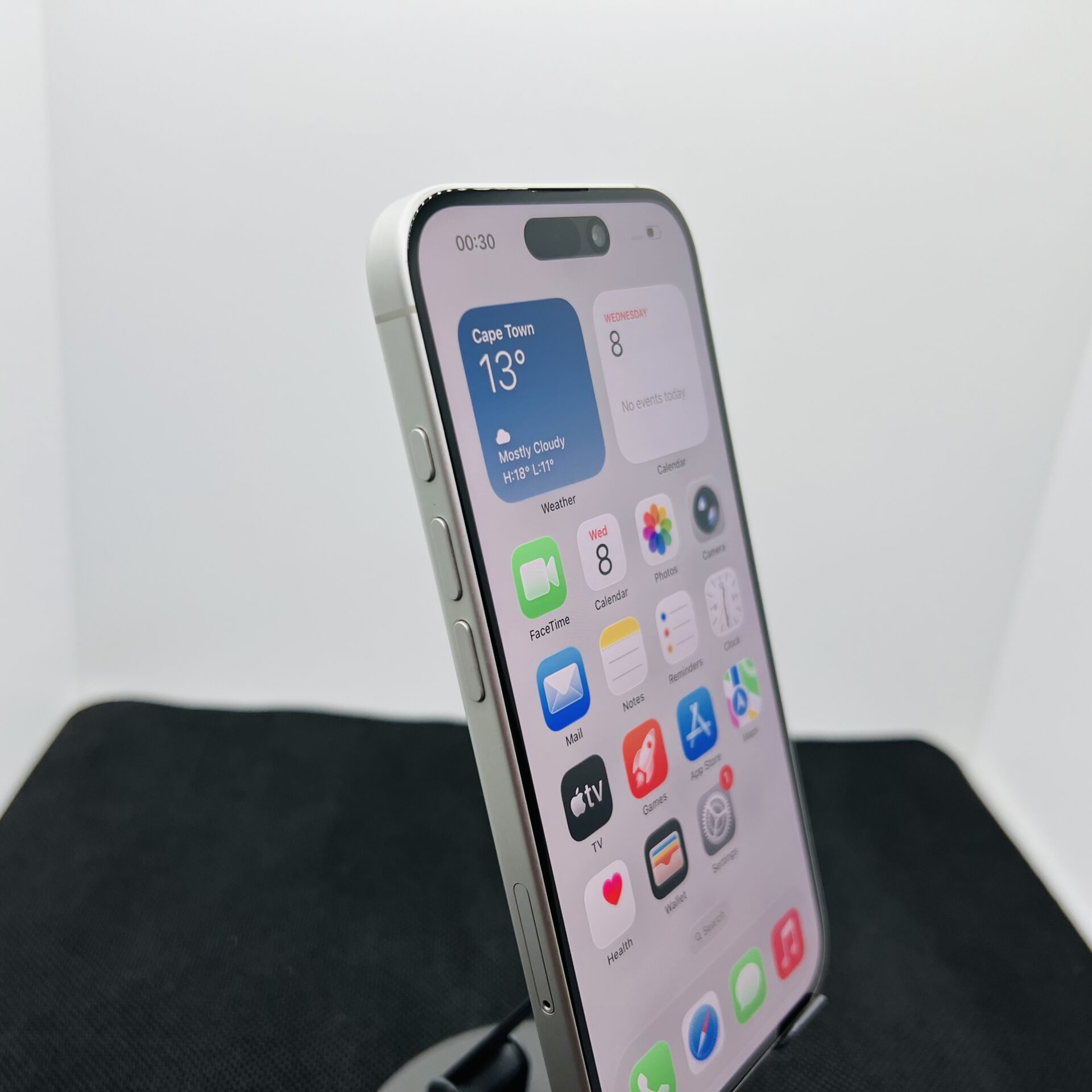 Apple iPhone 16 128GB White (Condition: Excellent) - Image 4