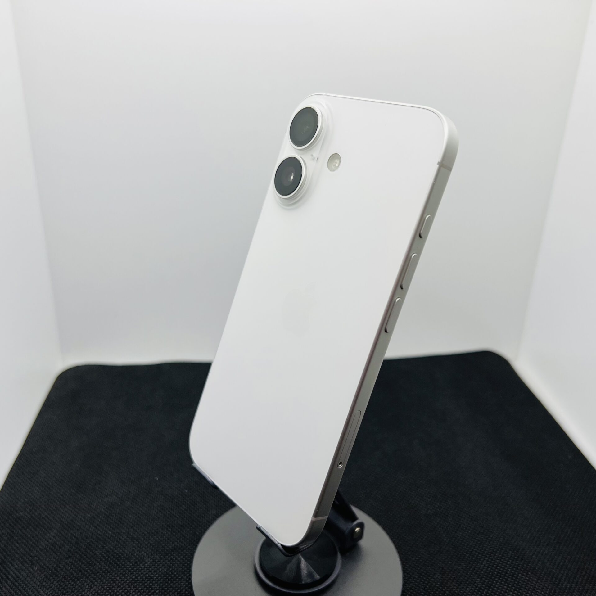 Apple iPhone 16 128GB White (Condition: Excellent) - Image 8