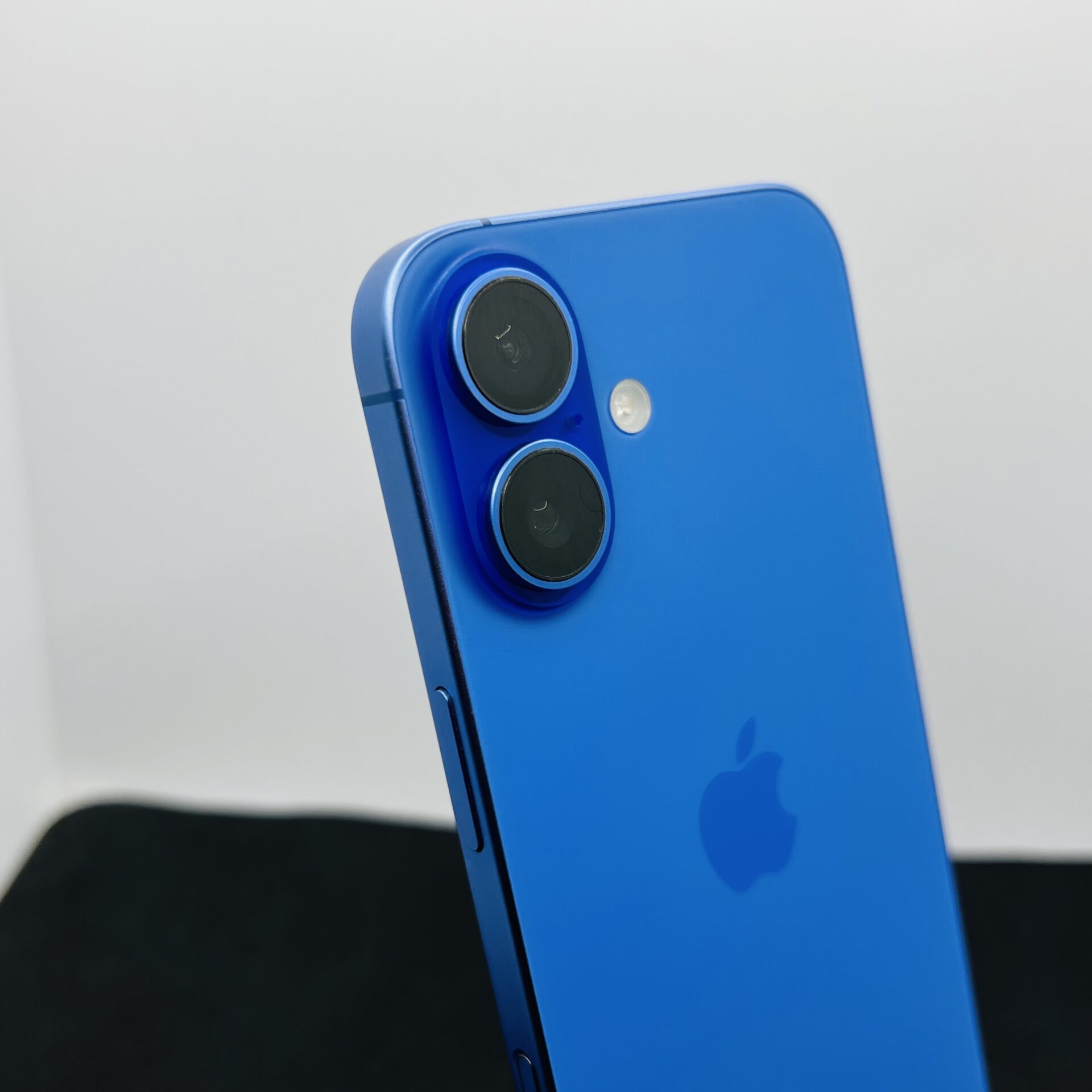 Apple iPhone 16 128GB Ultramarine (Condition: Excellent) - Image 11