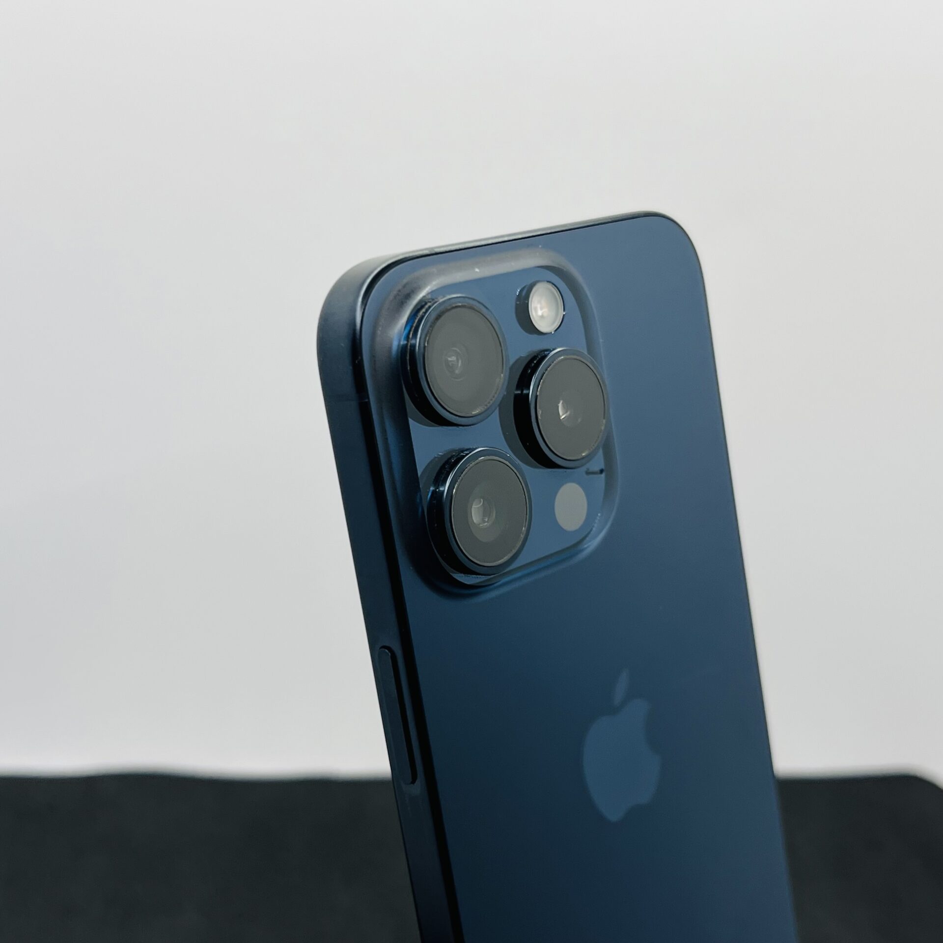 Apple iPhone 15 Pro 256GB Blue Titanium - Shadow Spots on Rear Camera (Condition: Good) - Image 10