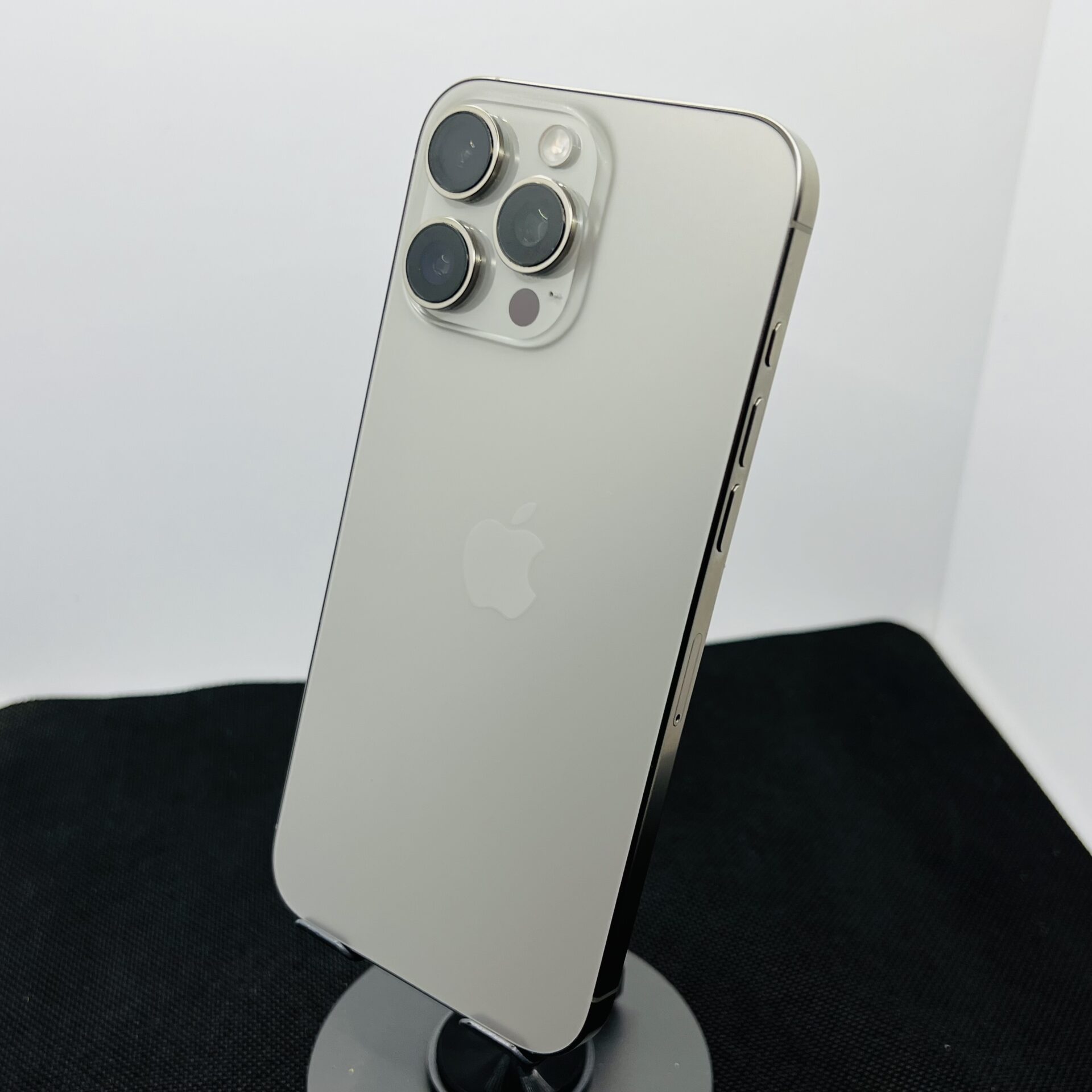 Apple iPhone 16 Pro Max 256GB Natural Titanium (Condition: Good) - Image 7