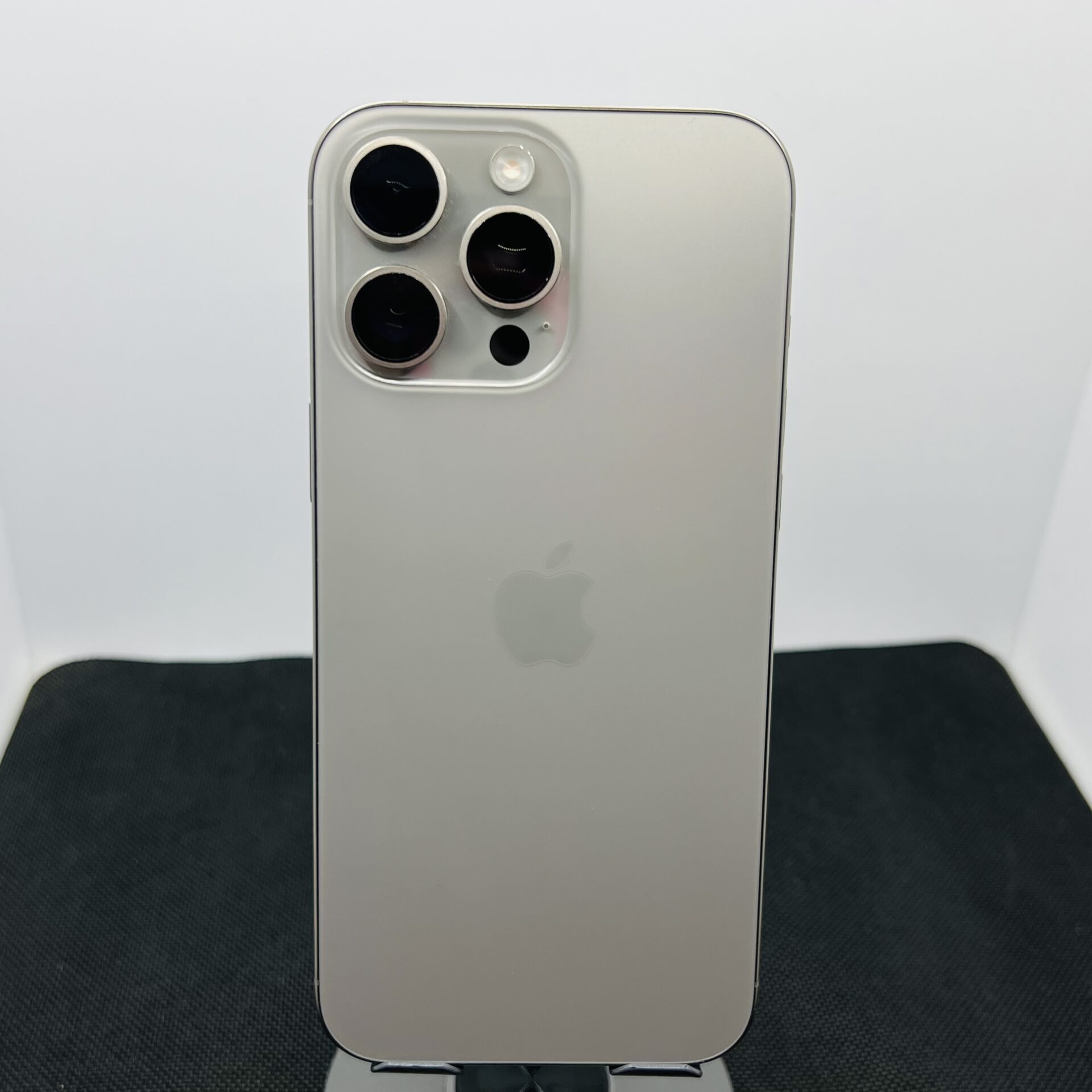 Apple iPhone 16 Pro Max 256GB Natural Titanium (Condition: Good) - Image 8