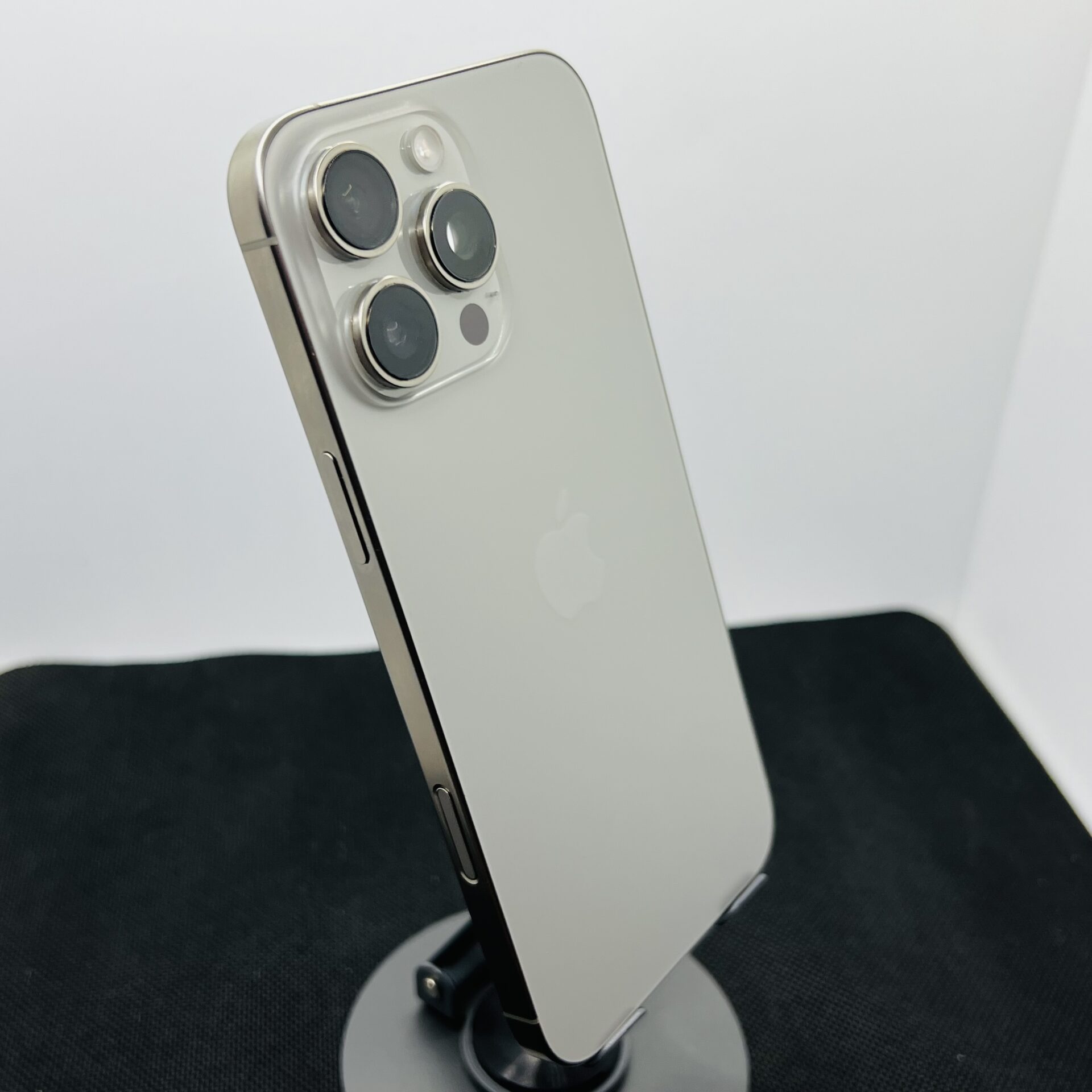 Apple iPhone 16 Pro Max 256GB Natural Titanium (Condition: Good) - Image 9
