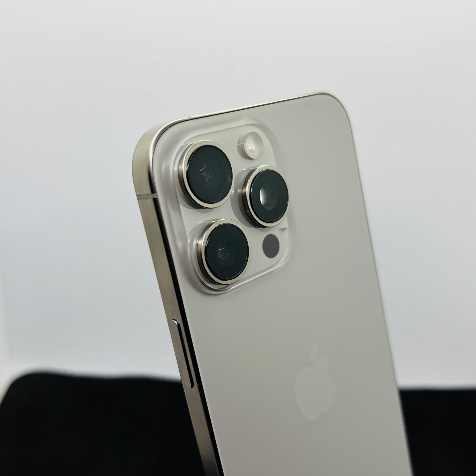 Apple iPhone 16 Pro Max 256GB Natural Titanium (Condition: Good) - Image 10