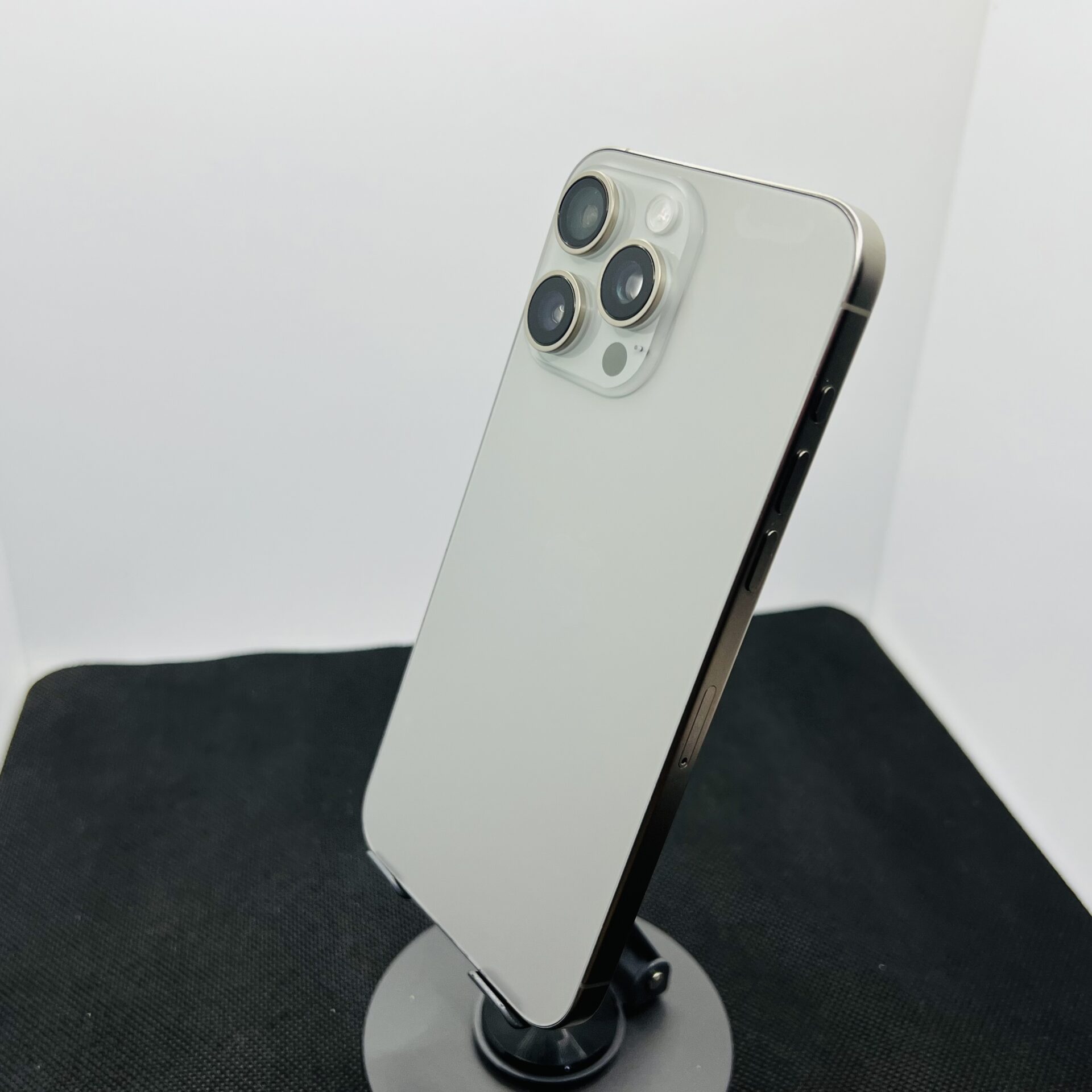 Apple iPhone 15 Pro Max 256GB Natural Titanium (Condition: Good) - Image 8
