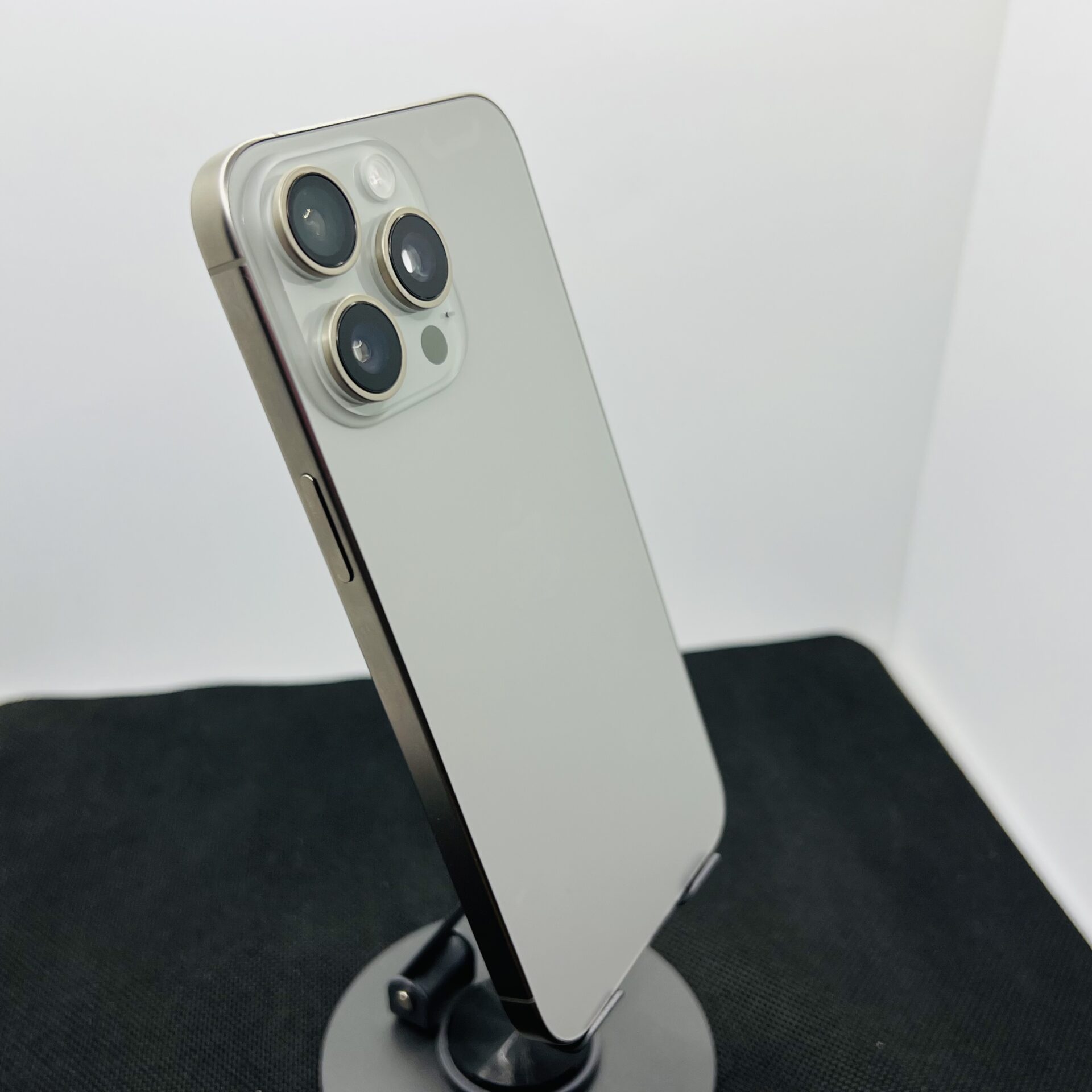 Apple iPhone 15 Pro Max 256GB Natural Titanium (Condition: Good) - Image 9