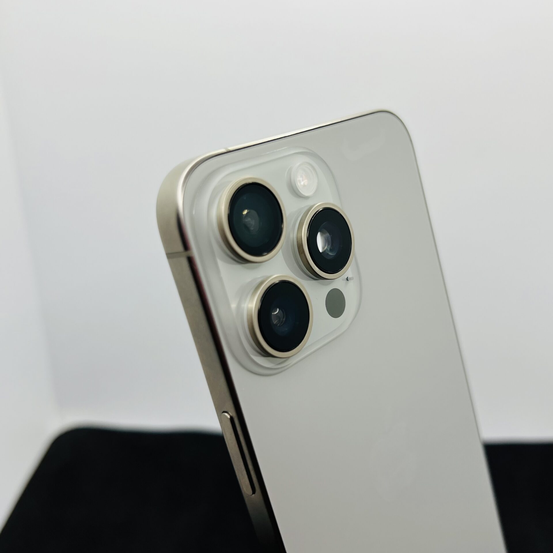 Apple iPhone 15 Pro Max 256GB Natural Titanium (Condition: Good) - Image 10