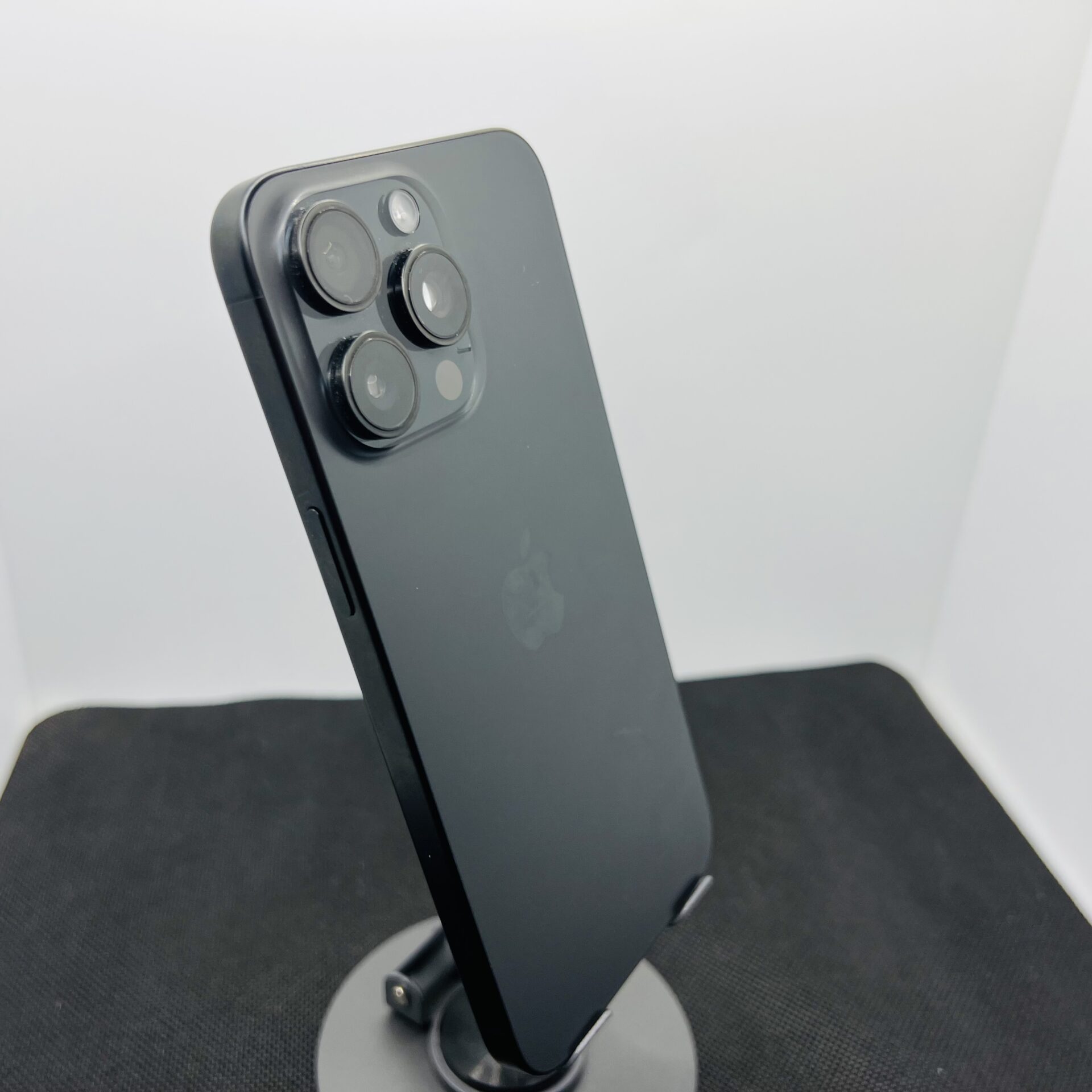 Apple iPhone 15 Pro Max 512GB Black Titanium - Shadow Spots on Rear Camera (Condition: Good) - Image 9