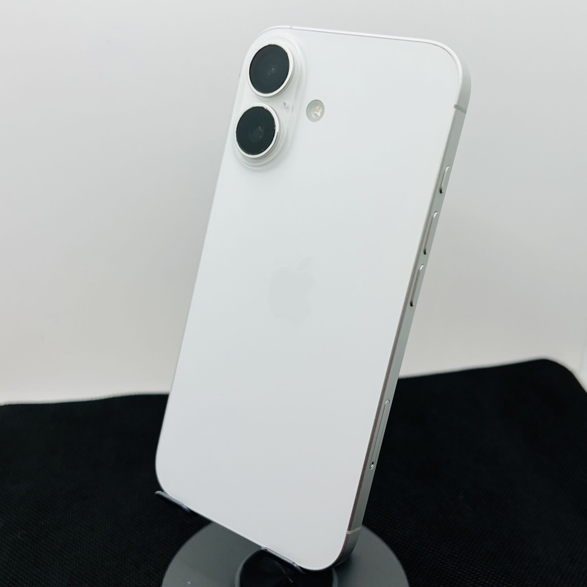 Apple iPhone 16 128GB White (Condition: Excellent) - Image 8